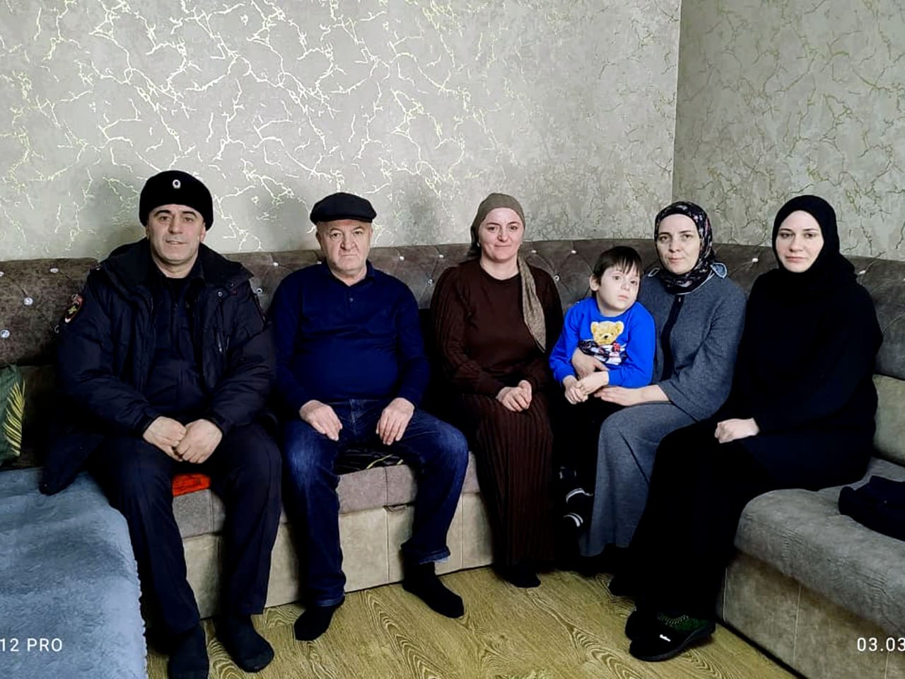 Забота о семьях: в Тляратинском районе поздравили женщин с наступающим 8 Марта