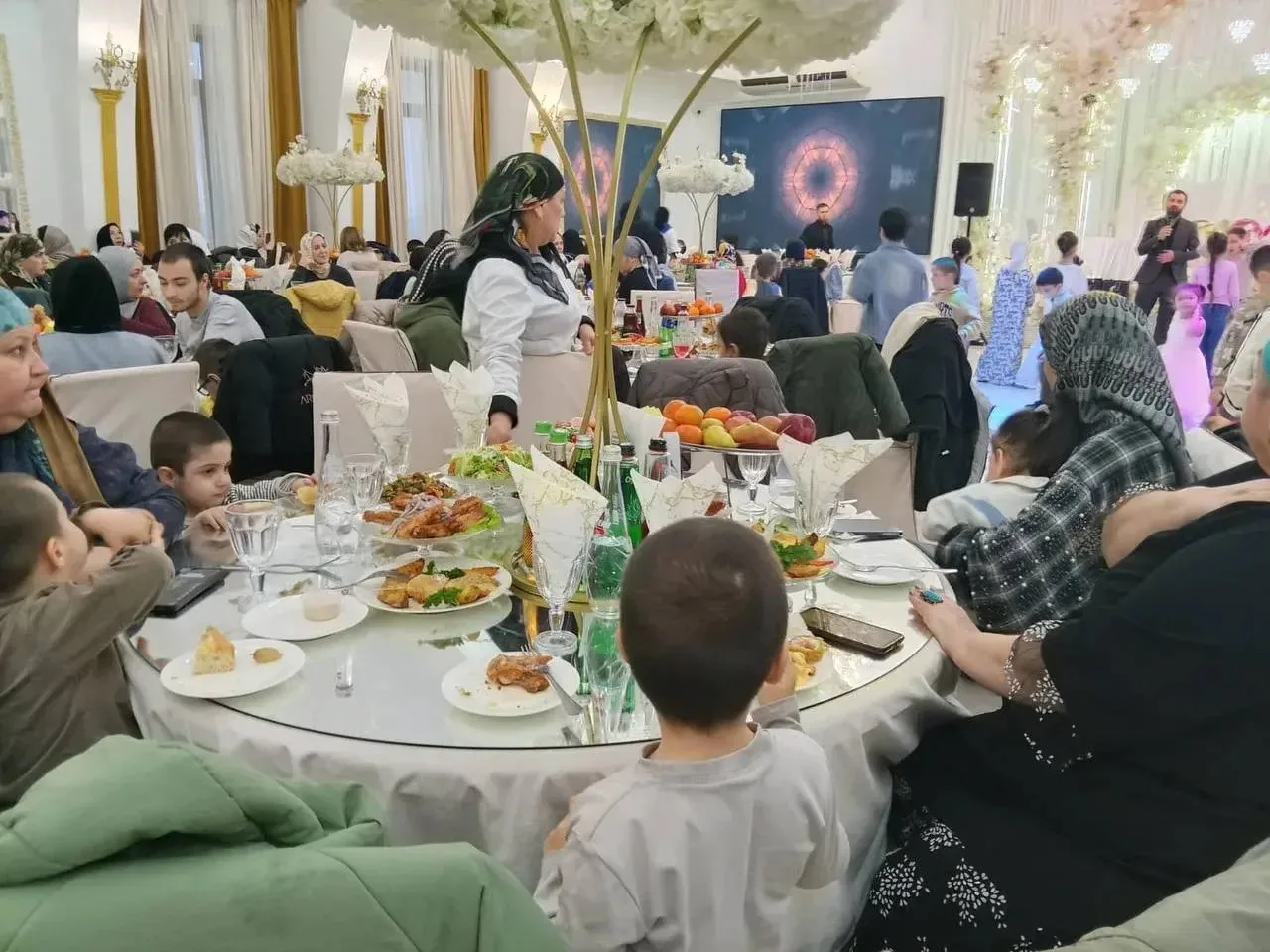 Единство и забота: накануне в Махачкале прошел благотворительный ифтар