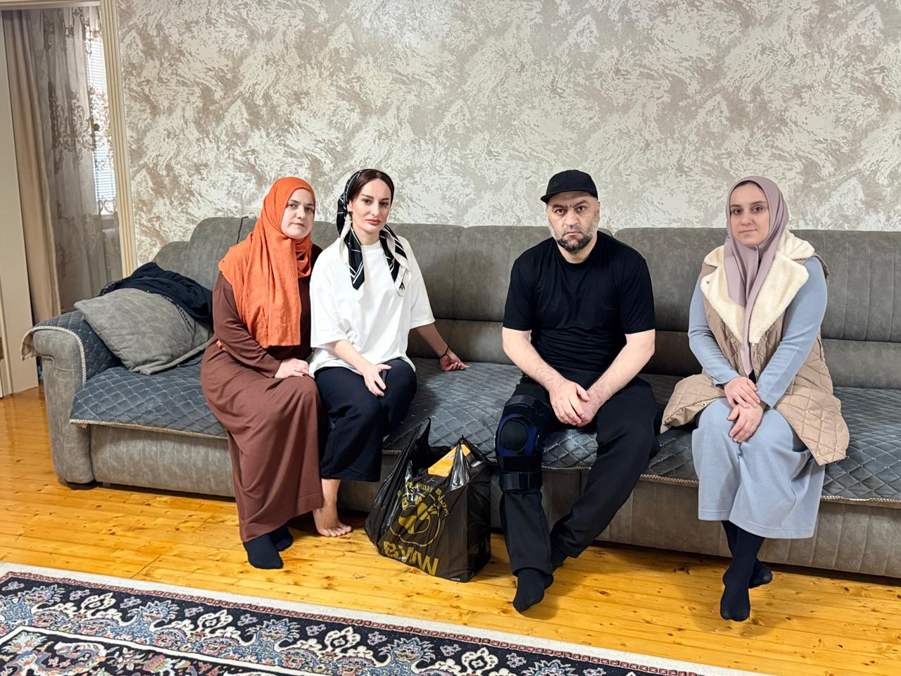 В преддверии праздника сотрудники КЦСОН Кизилюрта посетили семьи участников СВО