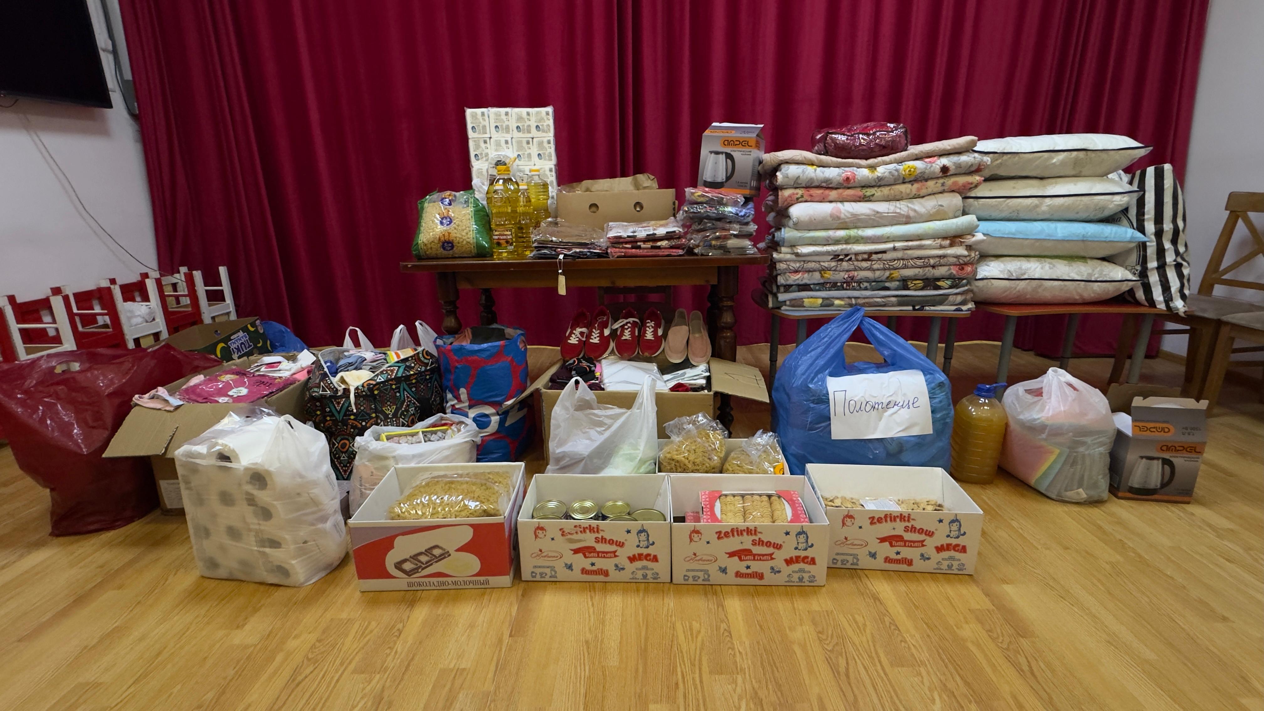 Сотрудники социального реабилитационного центра Минтруда Дагестана в Дербенте оказали гуманитарную помощь пострадавшим жителям Дербентского района