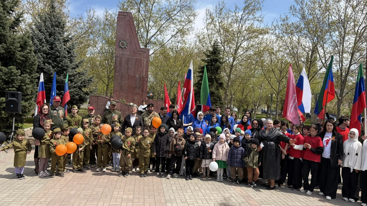 Воспитанники и сотрудники Реабилитационного центра  в Избербаше присоединились к Всероссийской акции «Знамя Победы»