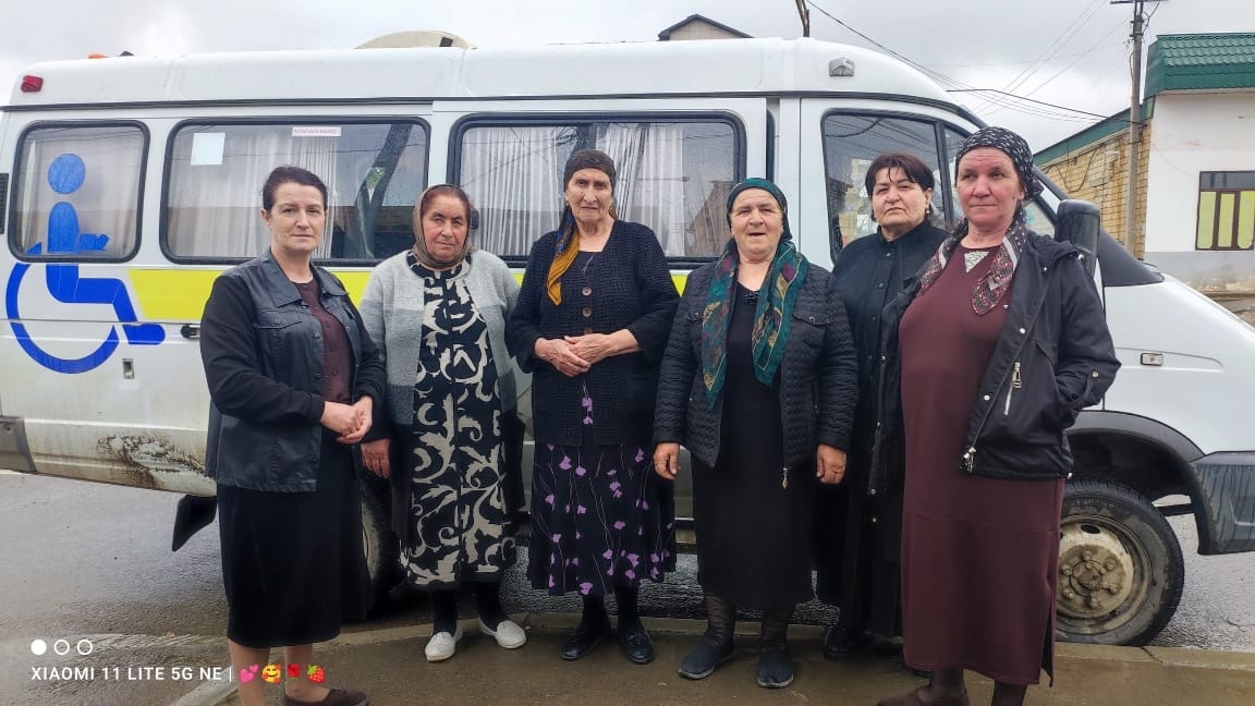 Мобильная бригада Сулейман-Стальского района доставила пожилых жителей села Уллу-Гатаг на диспансеризацию