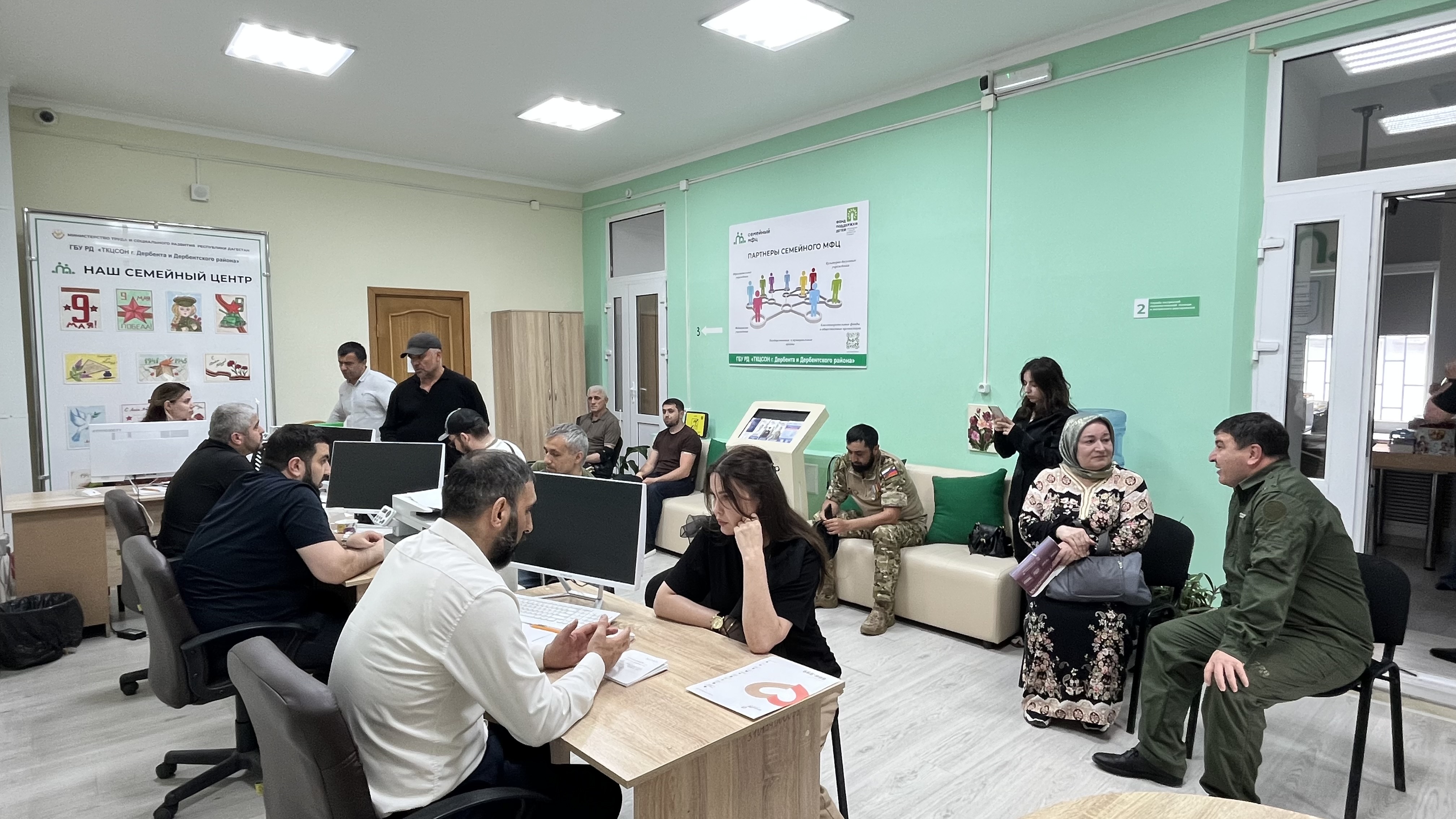 День правовой помощи семьям участников СВО прошёл в Семейном МФЦ Дербента