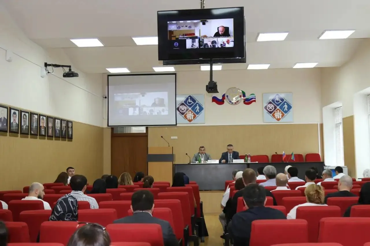 В Минтруда Дагестана обсудили взаимодействие с фондом «Защитники Отечества», выплаты военнослужащим и помощь пострадавшим от паводка