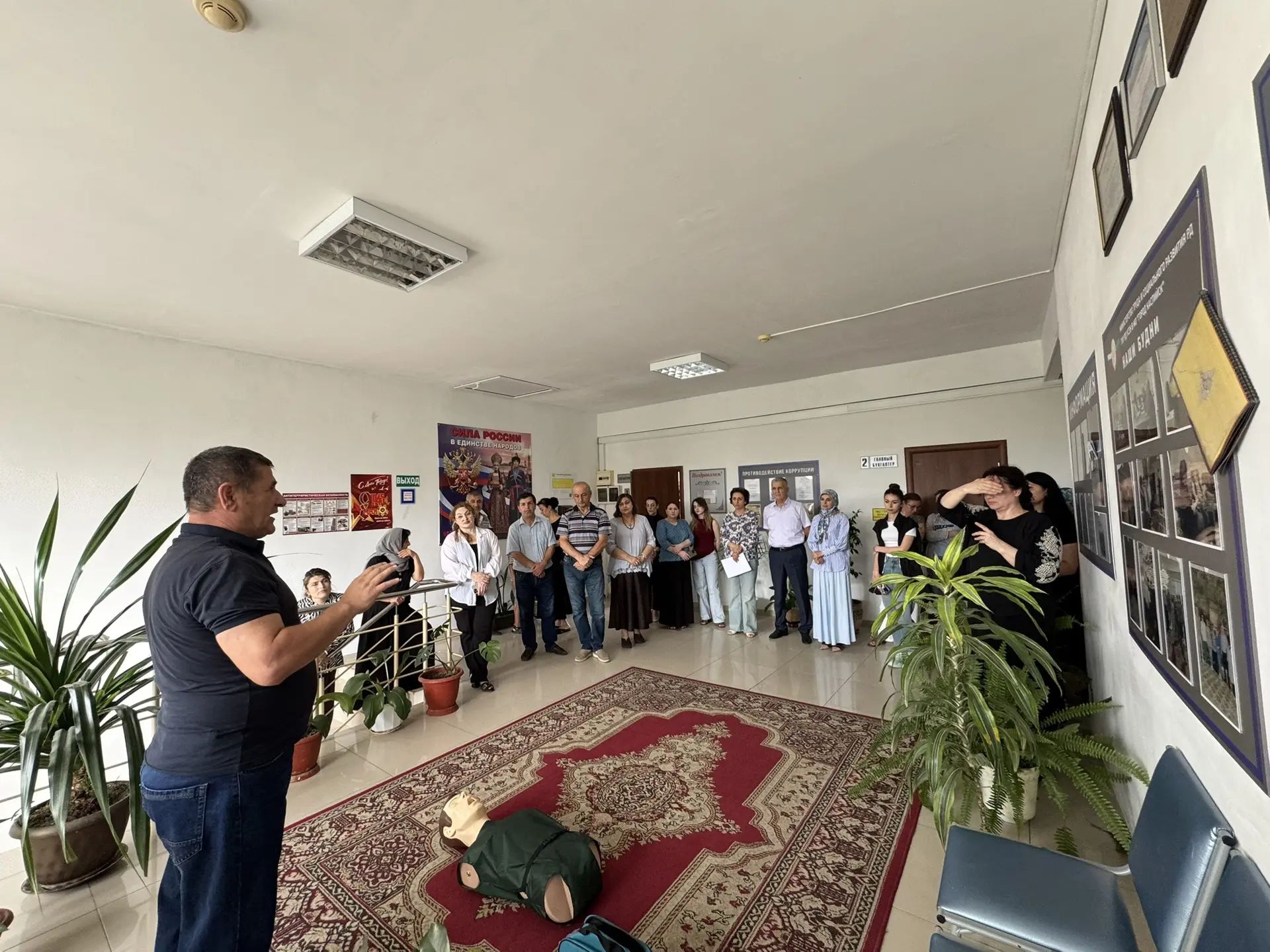 В УСЗН г. КАСПИЙСКА ПРОШЛО МЕРОПРИЯТИЕ ПО АНТИТЕРРОРИСТИЧЕСКОЙ ЗАЩИТЕ