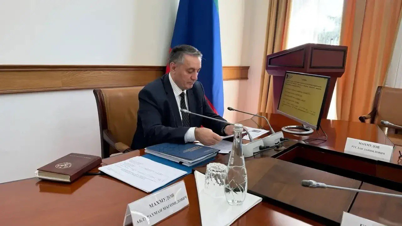 На заседании Координационного совета под председательством Абдурахмана Махмудова утверждены списки заявок на третий конкурс грантов Главы Республики Дагестан в 2025 году, допущенных и не допущенных до независимой экспертизы