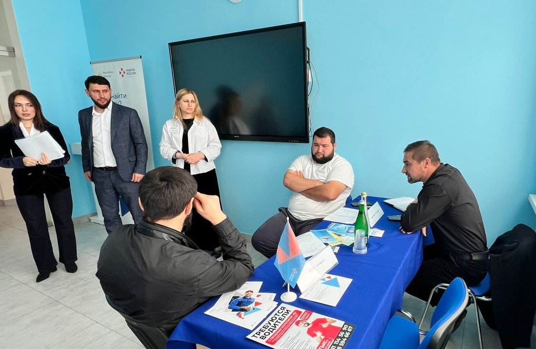 В столичном Центре занятости в ходе специализированной ярмарки вакансий работодатели провели предварительные собеседования с участниками СВО и членами их семей