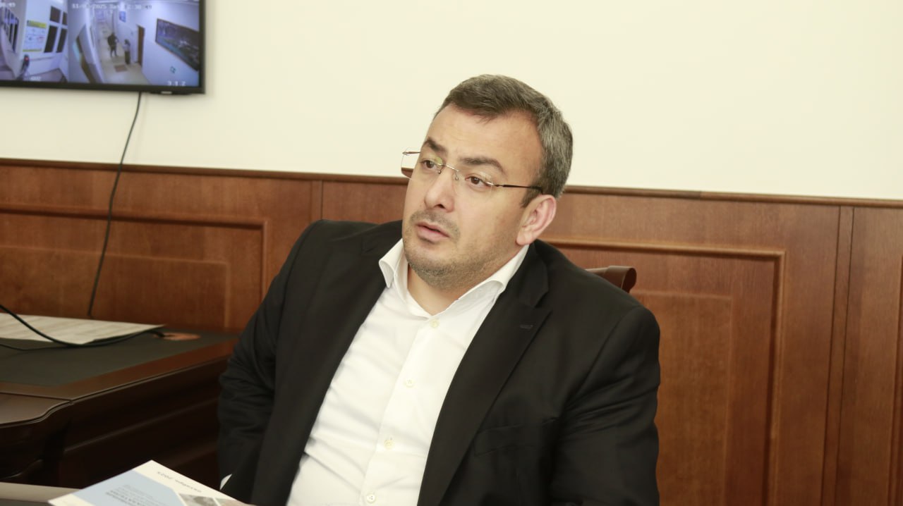 Продолжается стажировка Расула Зайтинова, участника программы «Доблесть гор», в нашем Министерстве!