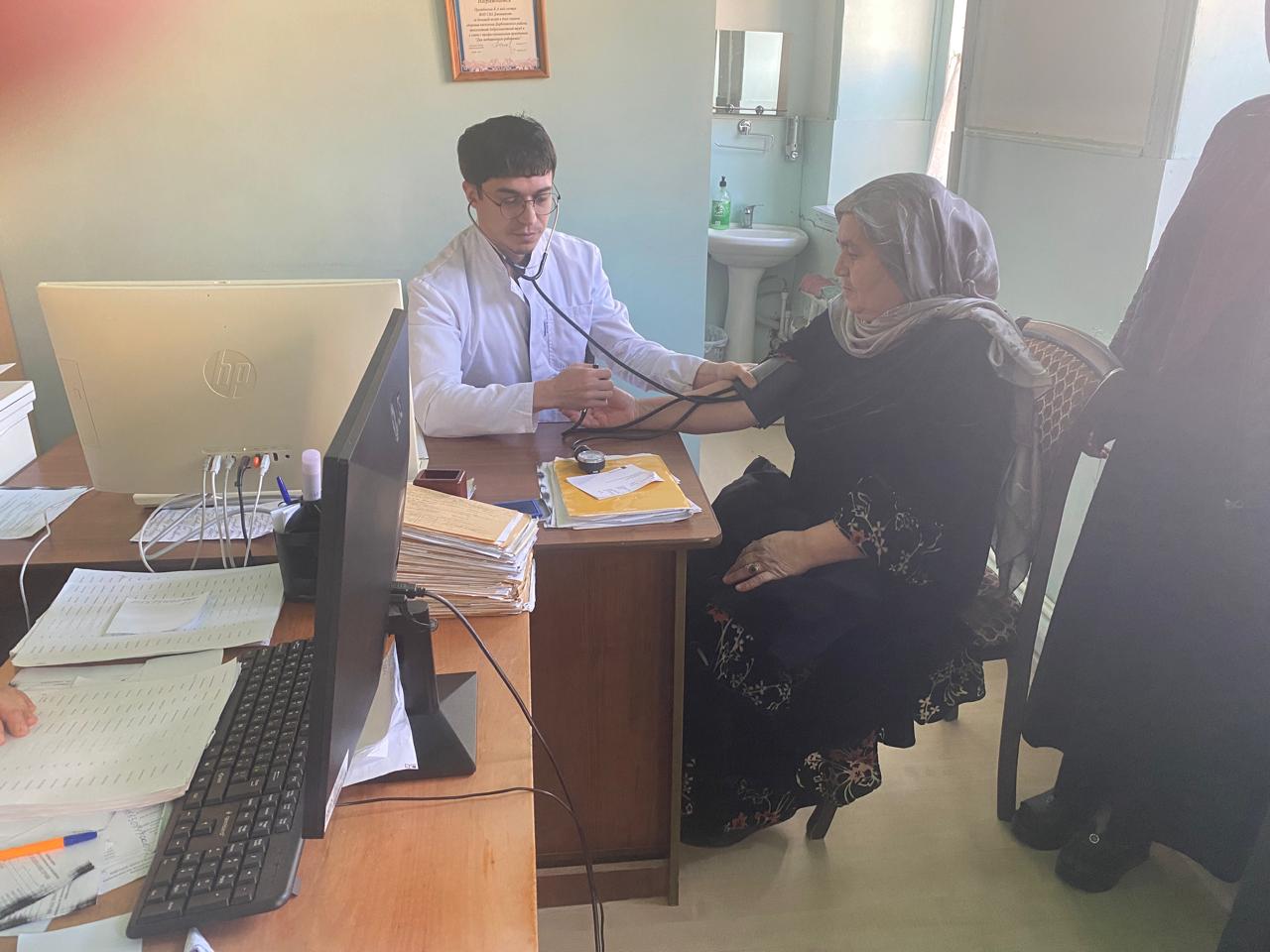 Территориальный Комплексный центр г.Дербента с января 2025 года в рамках проекта «Старшее поколение» доставил в медорганизации 250 пожилых