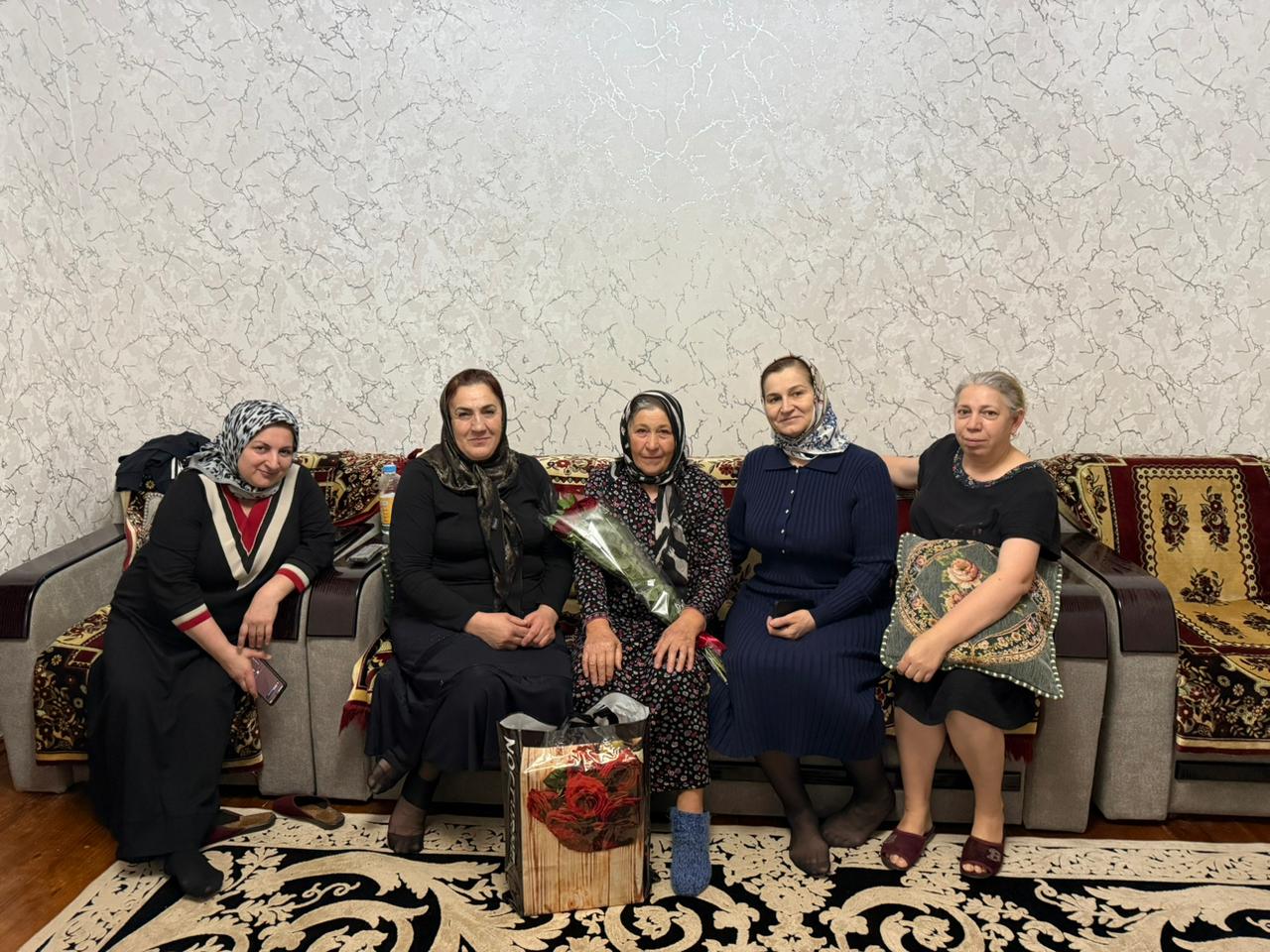 В Южно-Сухокумске поздравили матерей с наступающим праздником