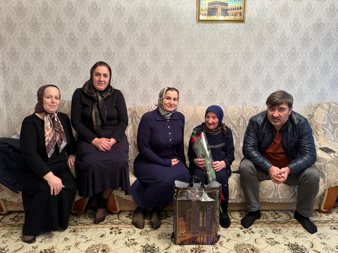 В Южно-Сухокумске поздравили матерей с наступающим праздником