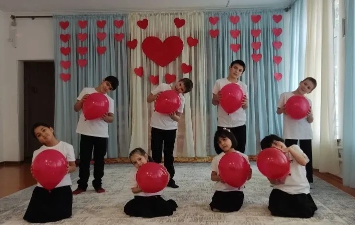 Несовершеннолетние из Социально- реабилитационного центра в Хасавюртовском районе поздравили мам с наступающим праздником