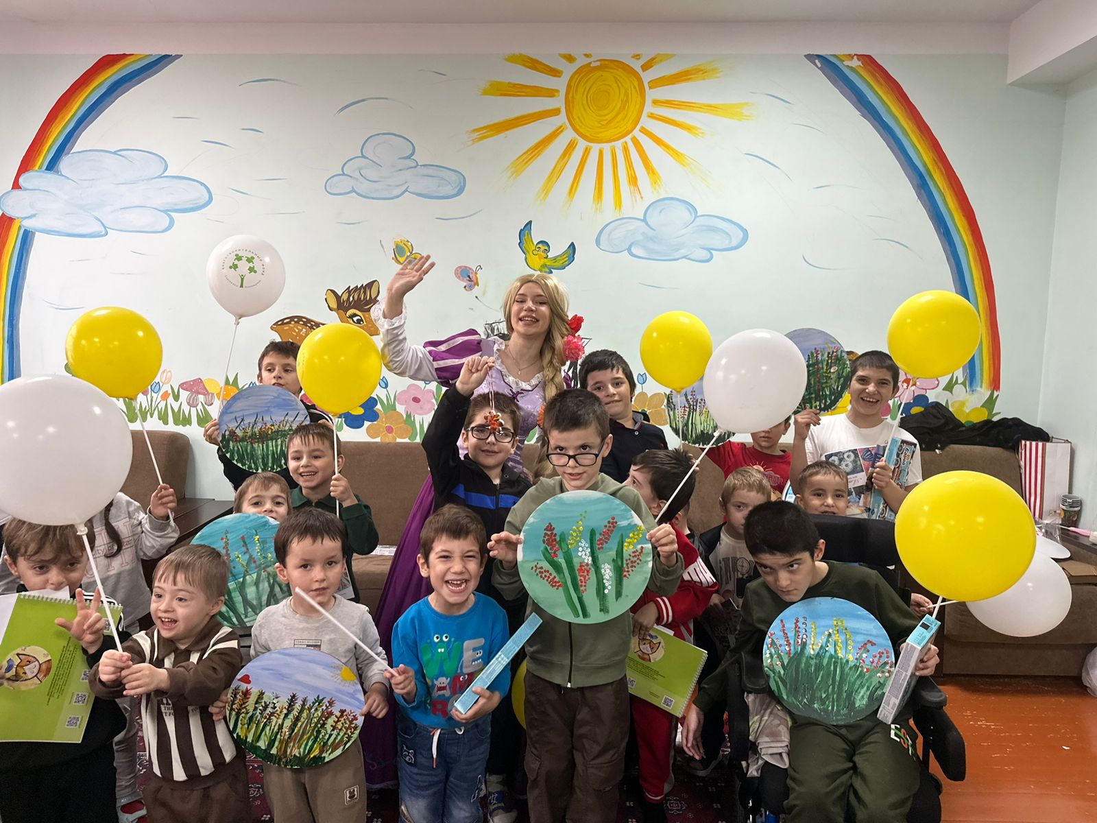 В честь Дня матери сотрудники Реабилитационного центра «Надежда» организовали для своих подопечных и их семей настоящий праздник