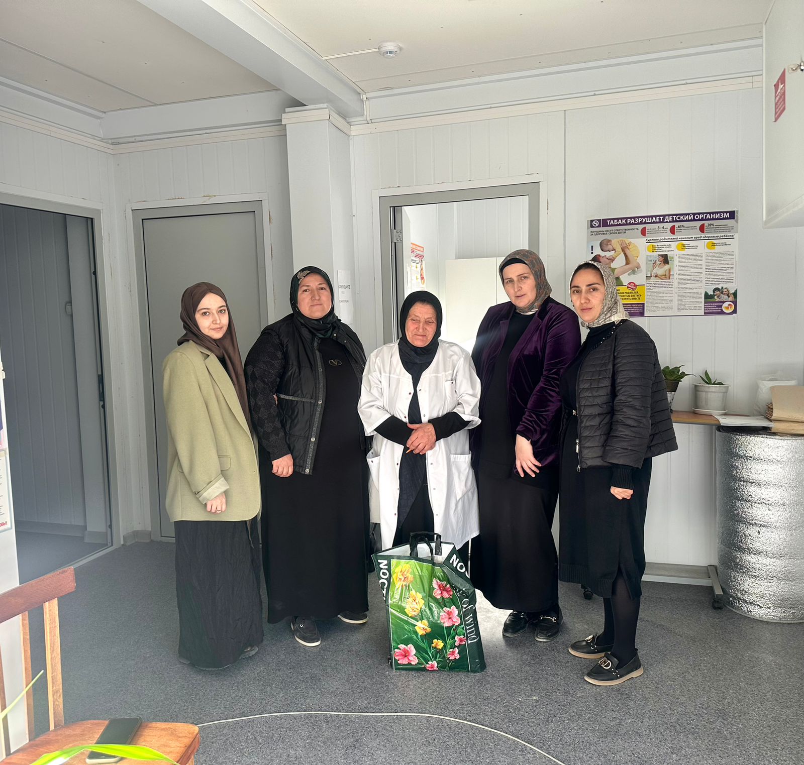 В Гумбетовском районе Центр соцобслуживания поздравил матерей военнослужащих с Днем матери