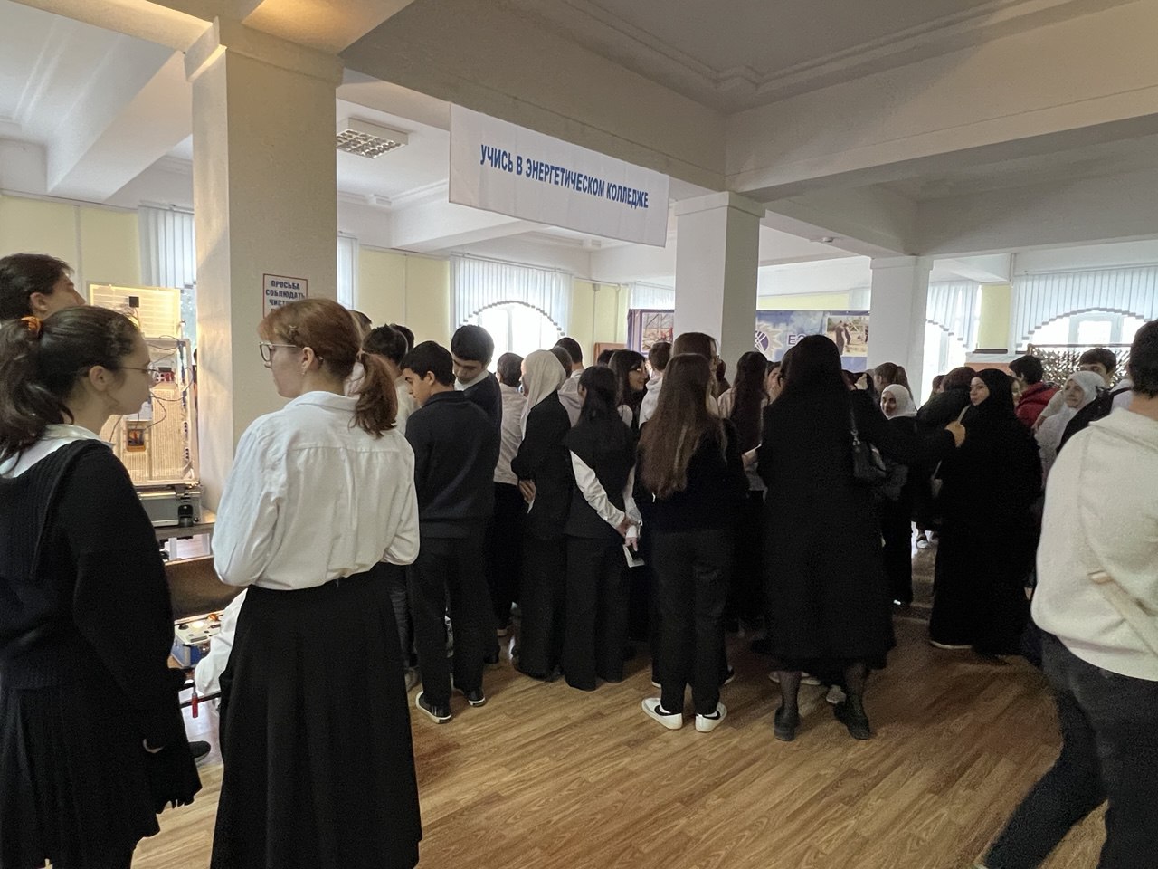 Более 300 молодых ребят были приглашены Центром занятости г.Каспийска на фестиваль профессий и образовательных услуг «ВЫПУСКНИК – 2026»