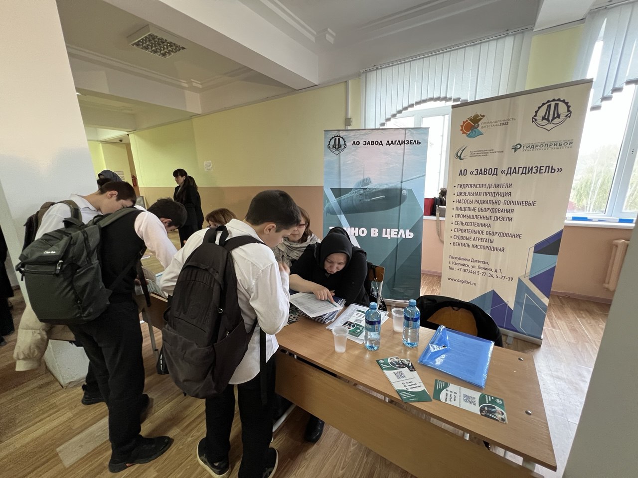 Более 300 молодых ребят были приглашены Центром занятости г.Каспийска на фестиваль профессий и образовательных услуг «ВЫПУСКНИК – 2026»