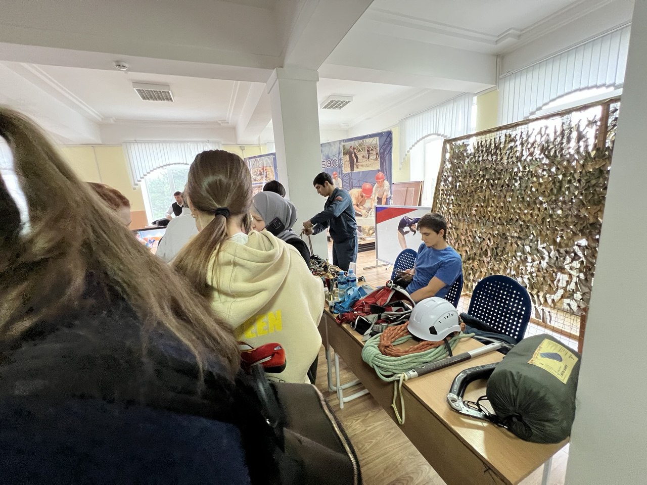 Более 300 молодых ребят были приглашены Центром занятости г.Каспийска на фестиваль профессий и образовательных услуг «ВЫПУСКНИК – 2026»