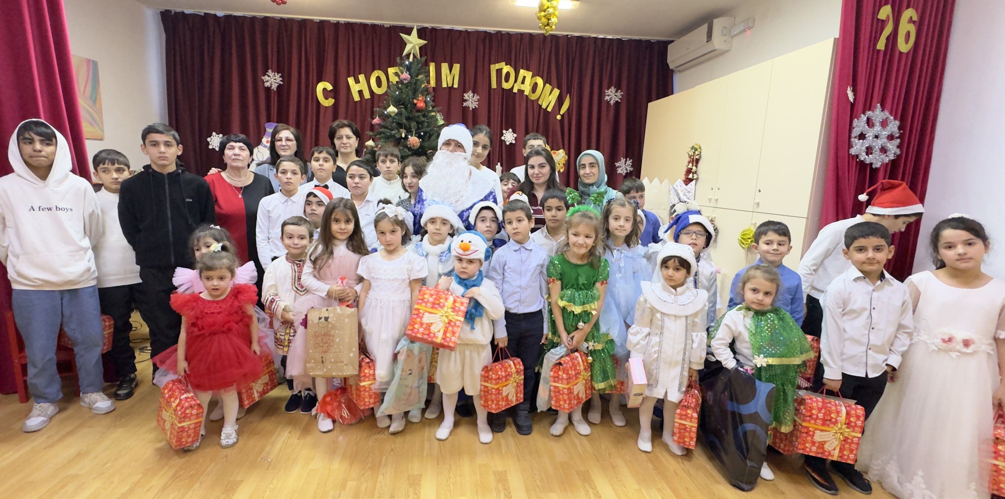 В Дербенте поздравили с наступающим праздником детей из семей погибших военнослужащих