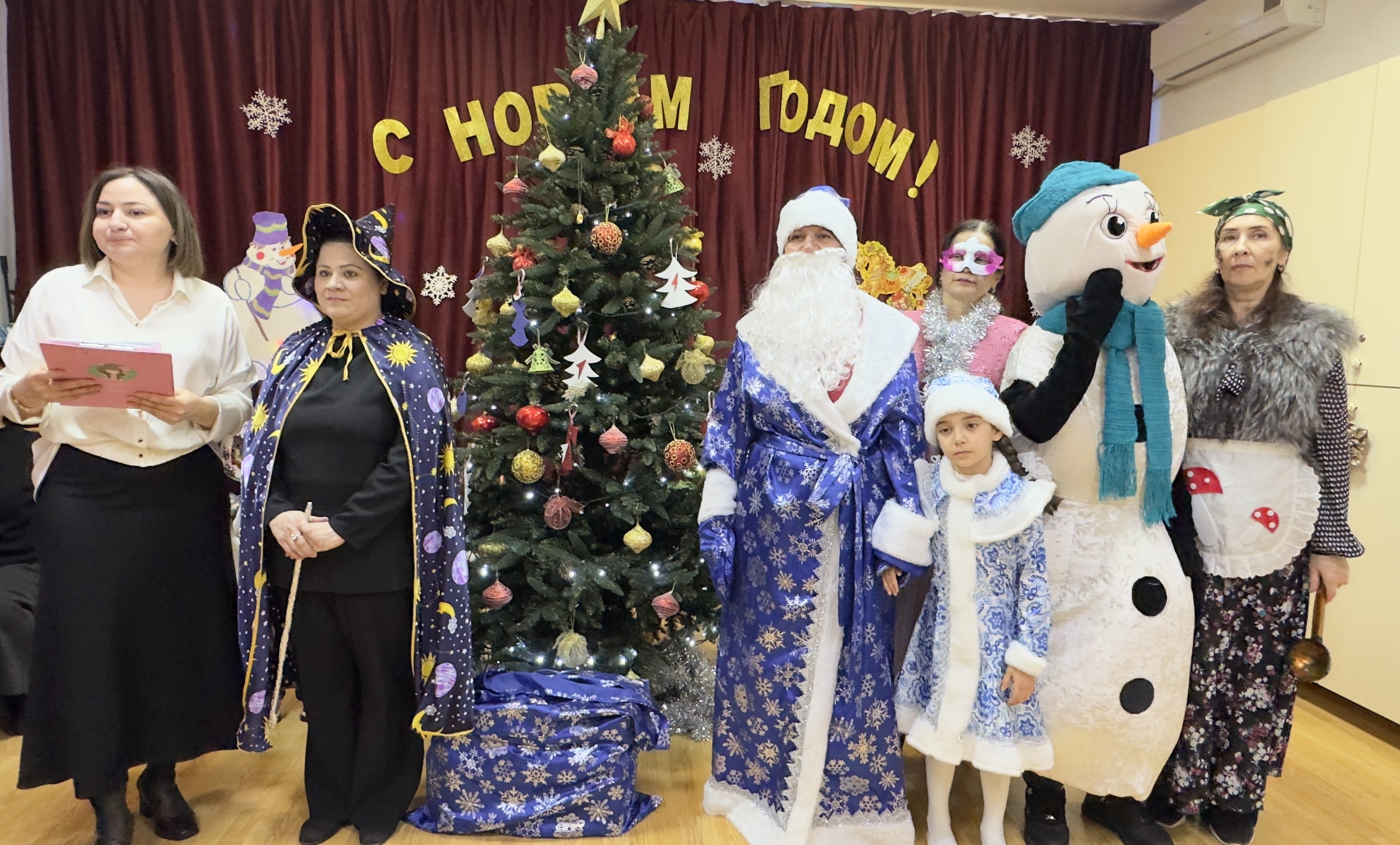 В Дербенте поздравили с наступающим праздником детей из семей погибших военнослужащих