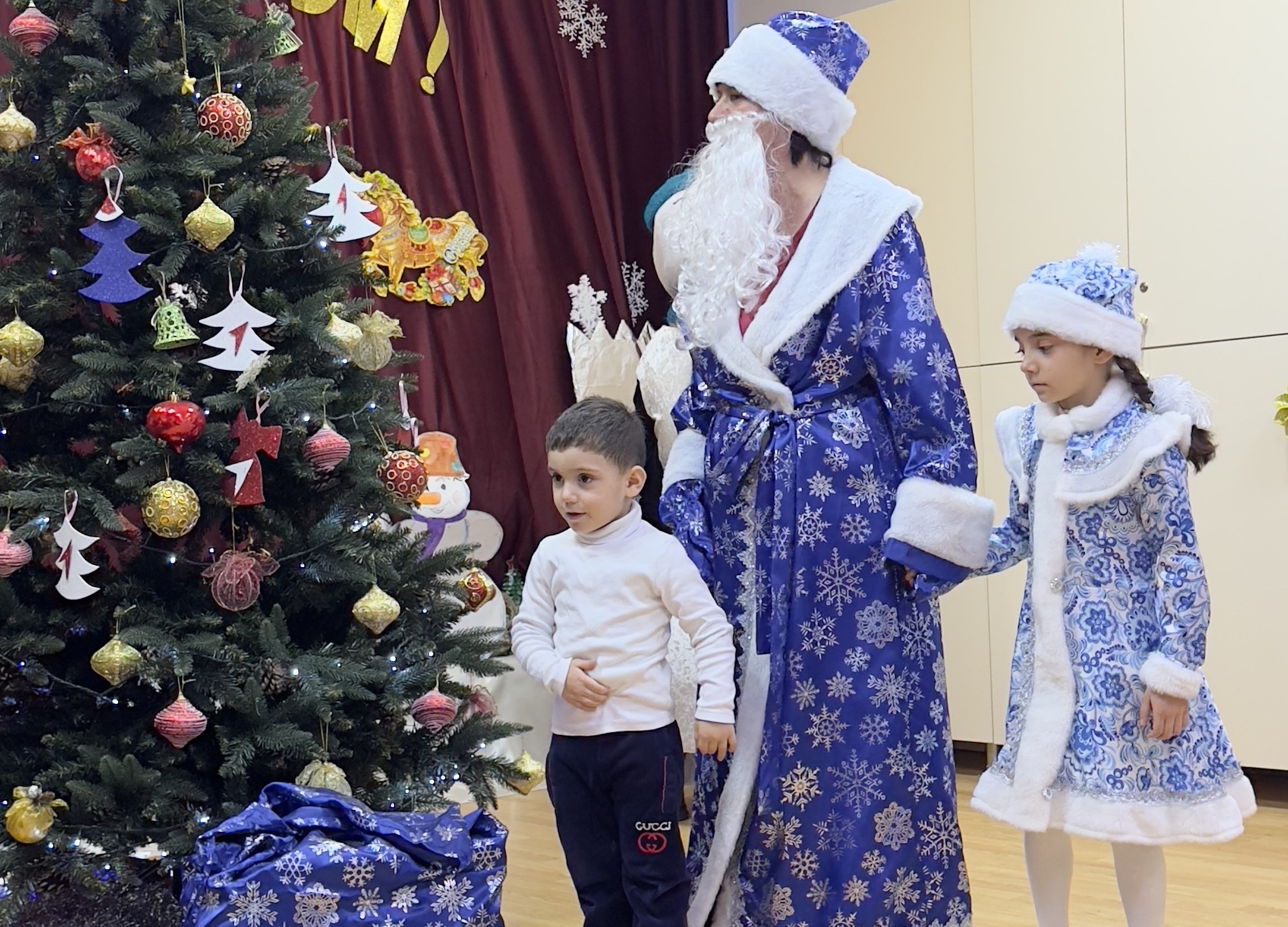 В Дербенте поздравили с наступающим праздником детей из семей погибших военнослужащих