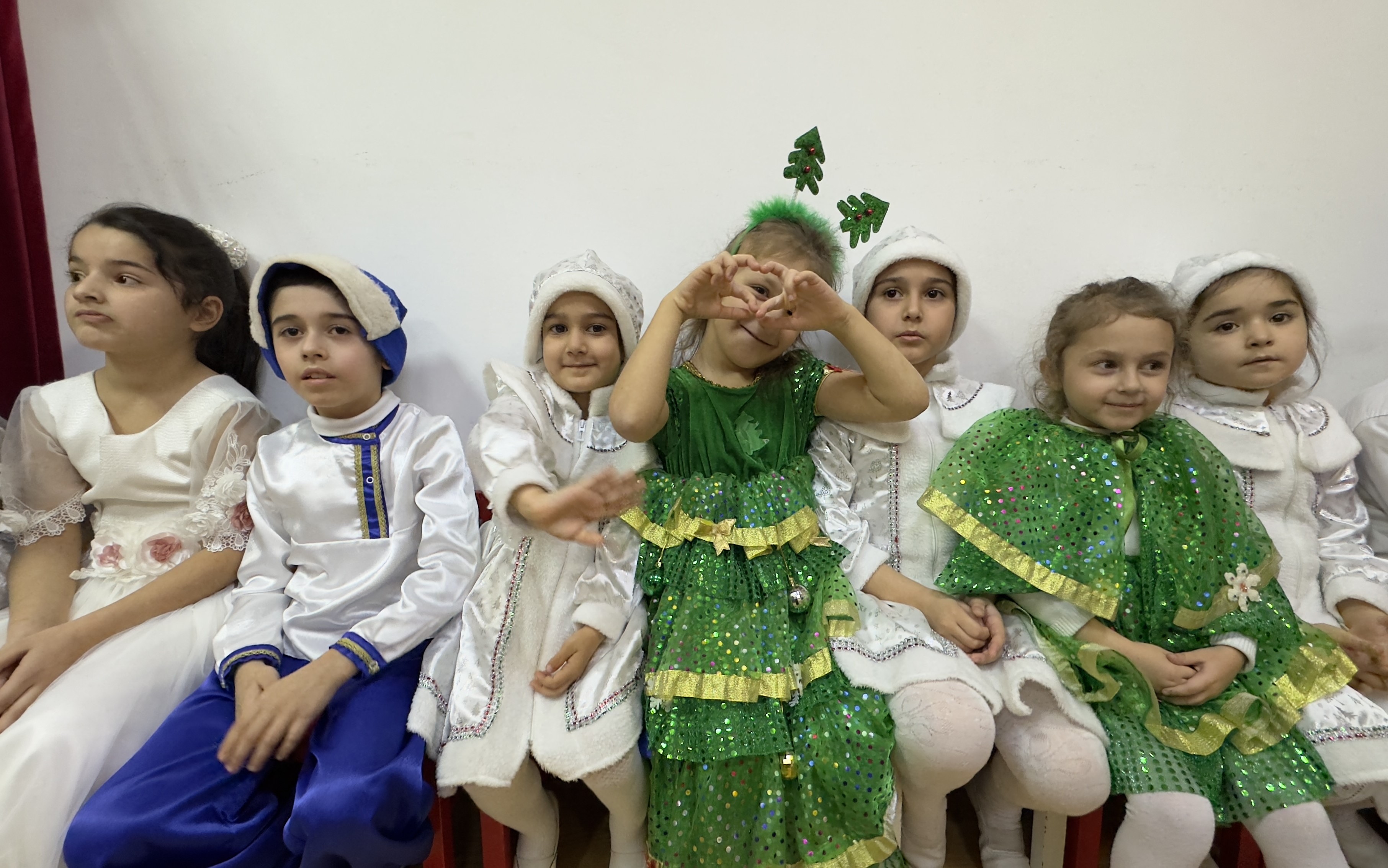 В Дербенте поздравили с наступающим праздником детей из семей погибших военнослужащих