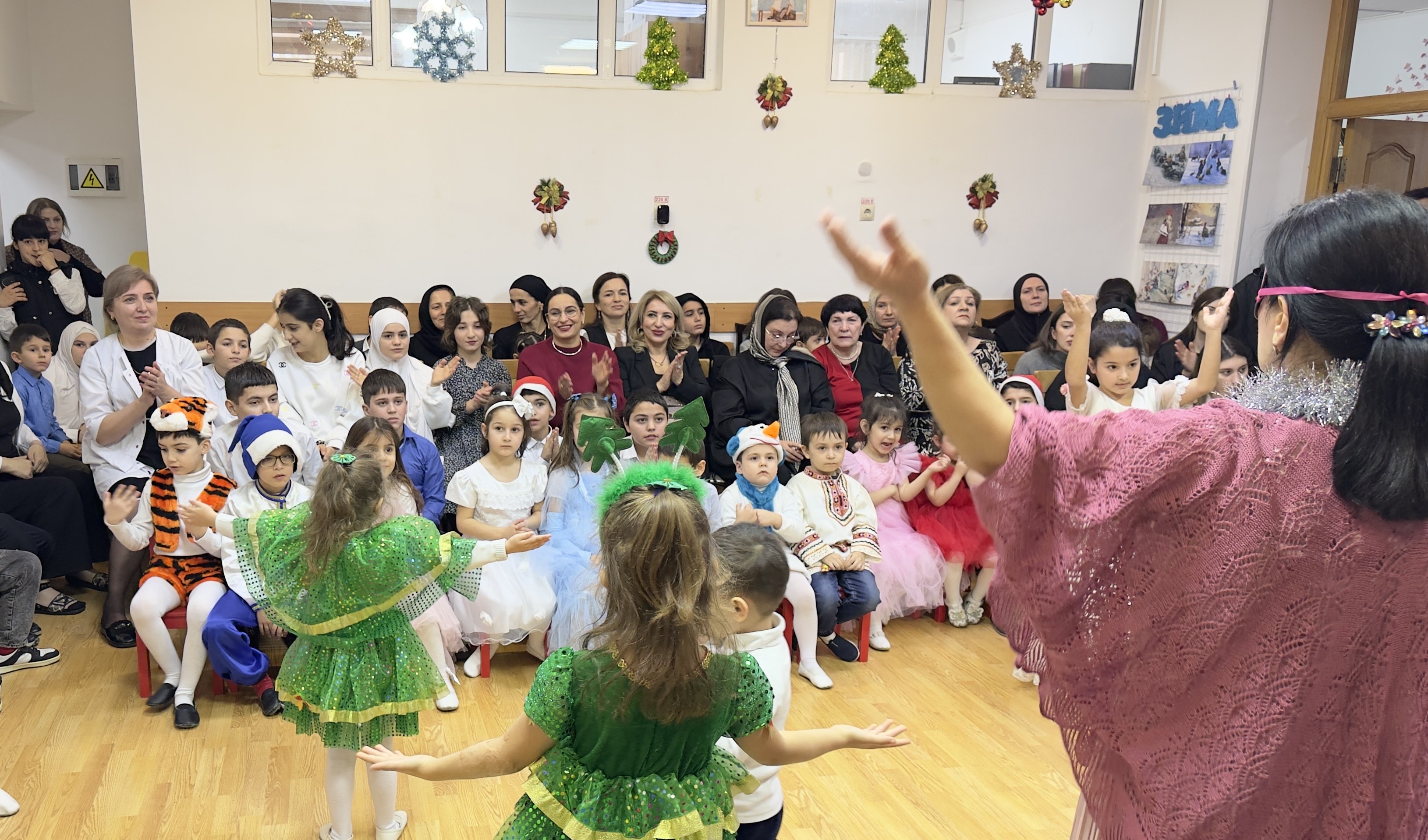 В Дербенте поздравили с наступающим праздником детей из семей погибших военнослужащих