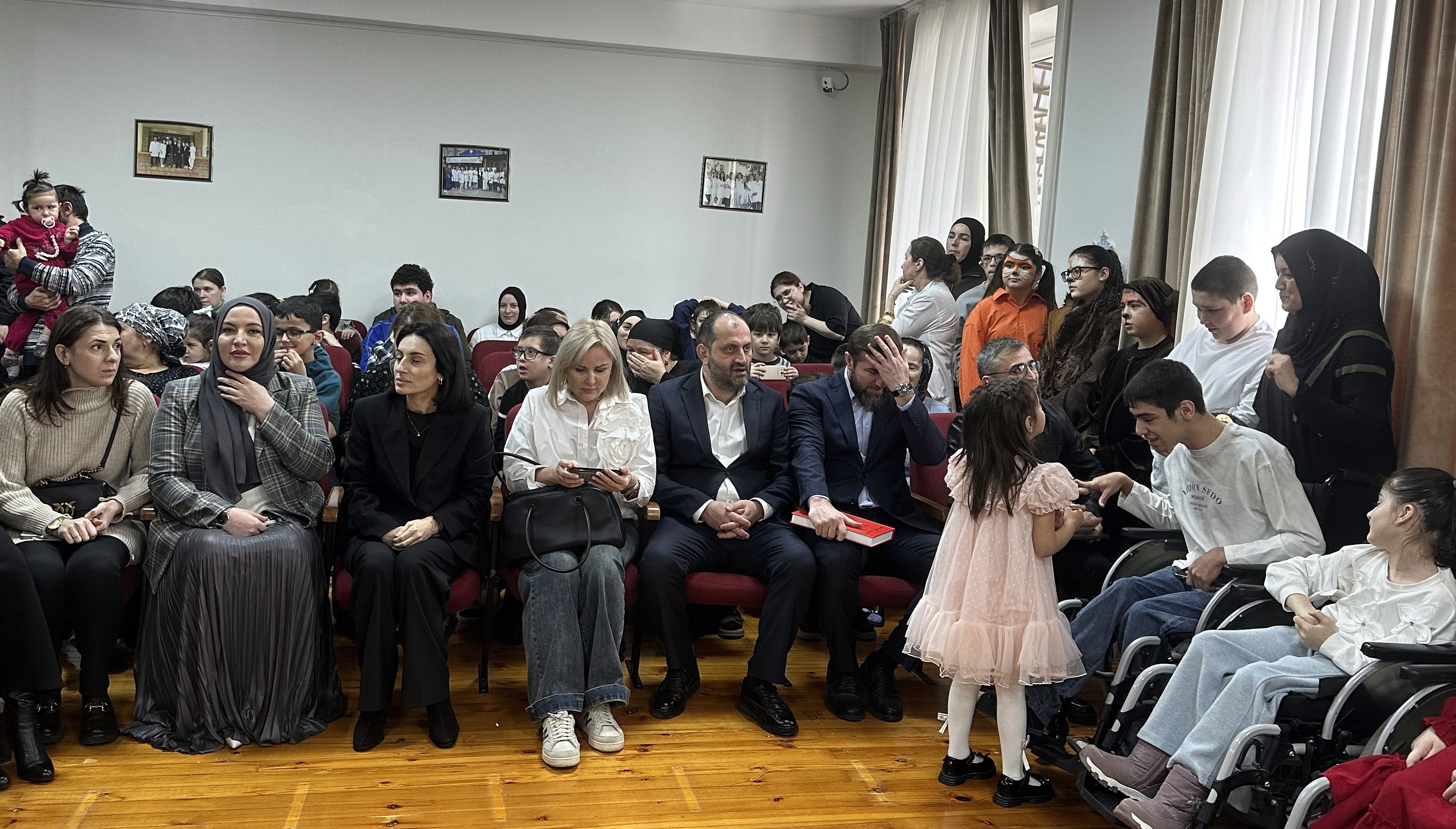 Добрые сердца устроили новогодний праздник для подопечных Центра «Надежда»