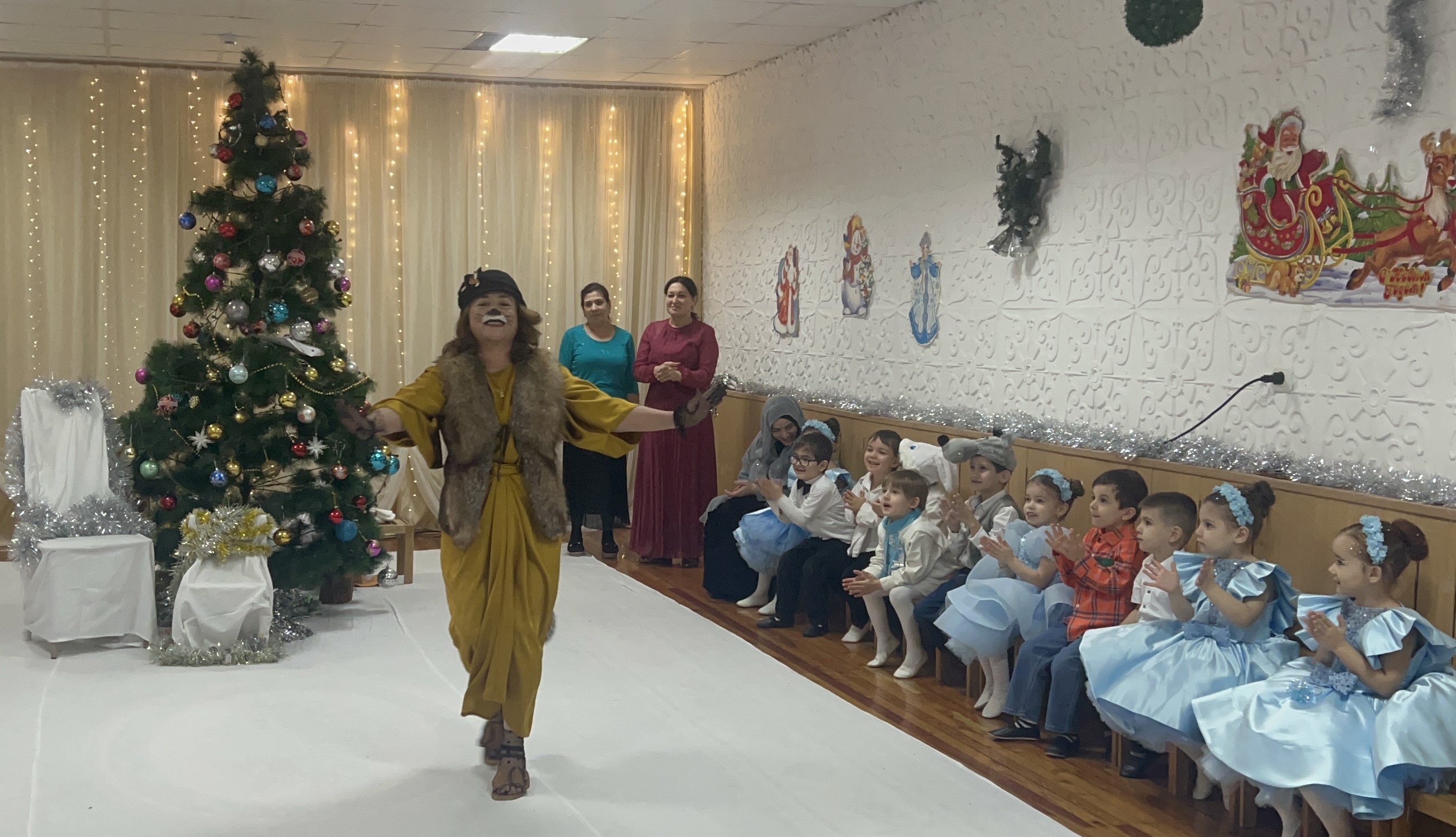 Подопечным столичного Центра социальной помощи семье и детям вручены новогодние подарки от Медицинского центра «Умуд» и Благотворительного фонда «Азим»