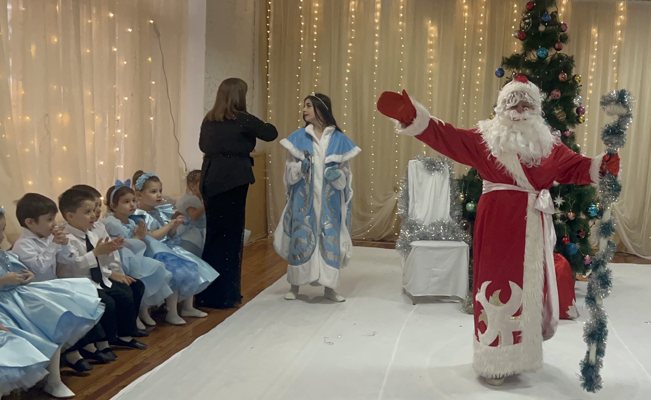 Подопечным столичного Центра социальной помощи семье и детям вручены новогодние подарки от Медицинского центра «Умуд» и Благотворительного фонда «Азим»