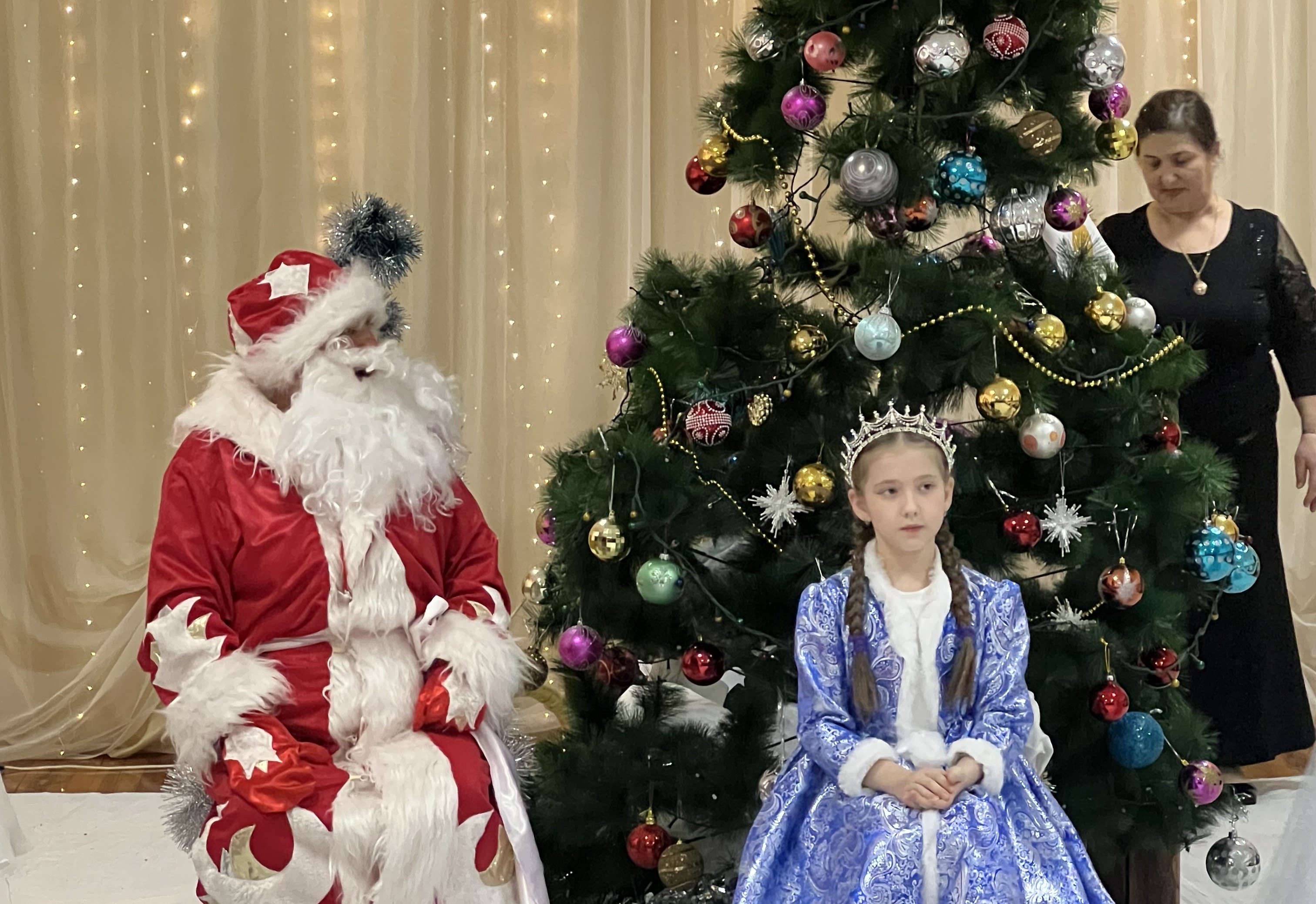 Подопечным столичного Центра социальной помощи семье и детям вручены новогодние подарки от Медицинского центра «Умуд» и Благотворительного фонда «Азим»