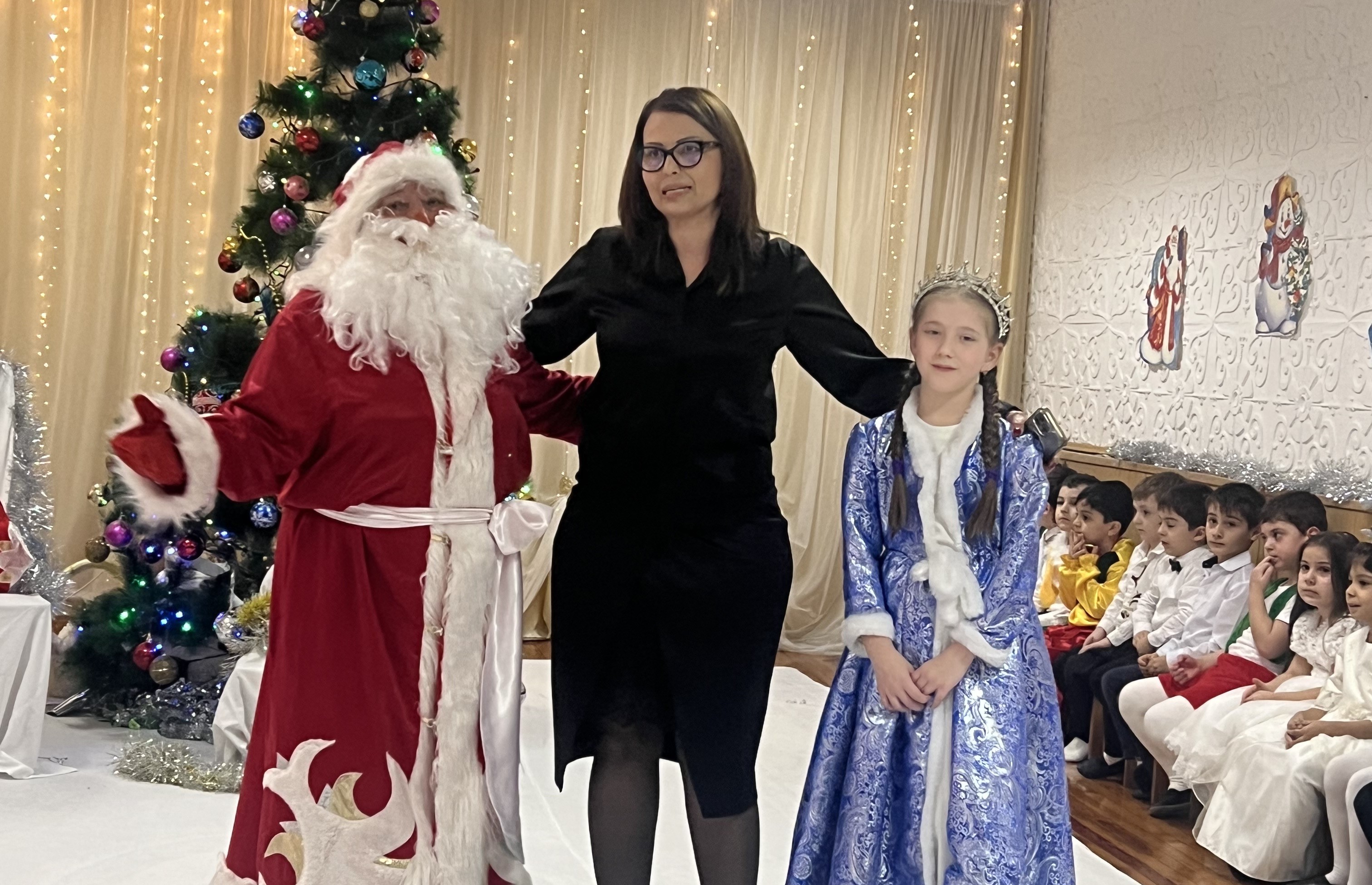 Подопечным столичного Центра социальной помощи семье и детям вручены новогодние подарки от Медицинского центра «Умуд» и Благотворительного фонда «Азим»