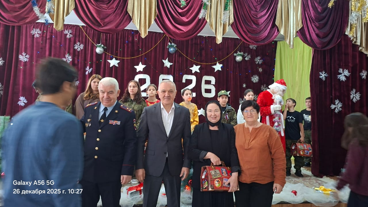 Министр внутренних дел Дагестана Абдурашид Магомедов поздравил детей Детского дома №7 г.Избербаша