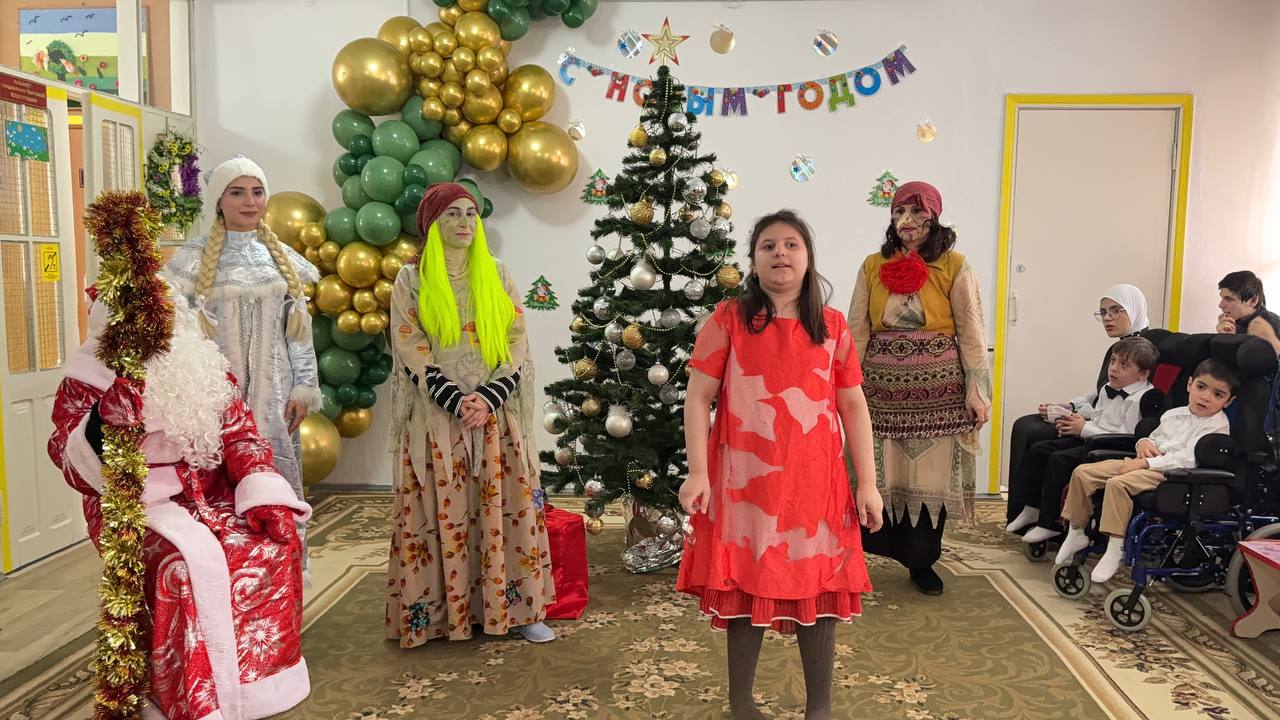 В Хасавюртовском Центре для детей и подростков раздали 35 новогодних подарков