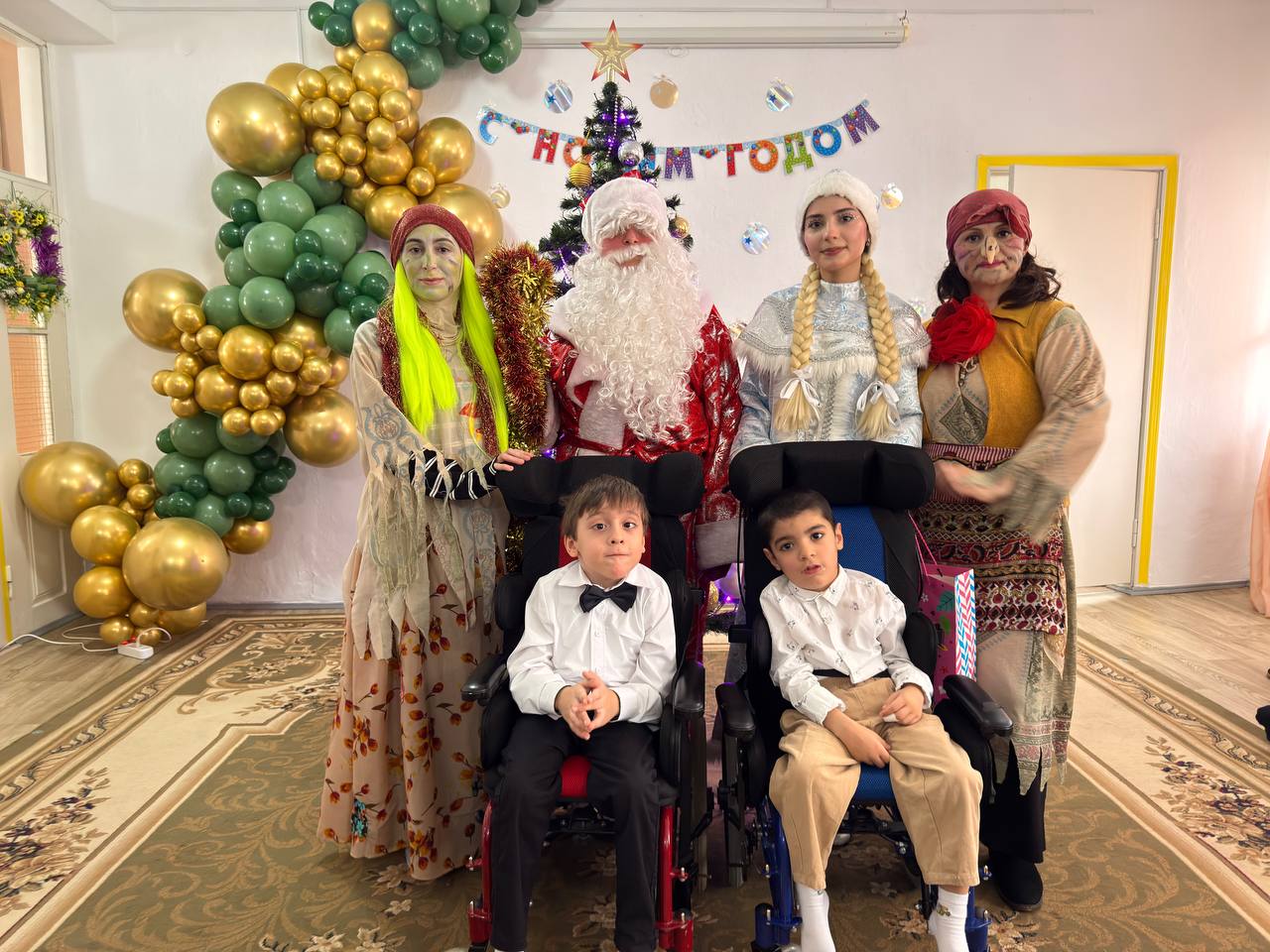 В Хасавюртовском Центре для детей и подростков раздали 35 новогодних подарков