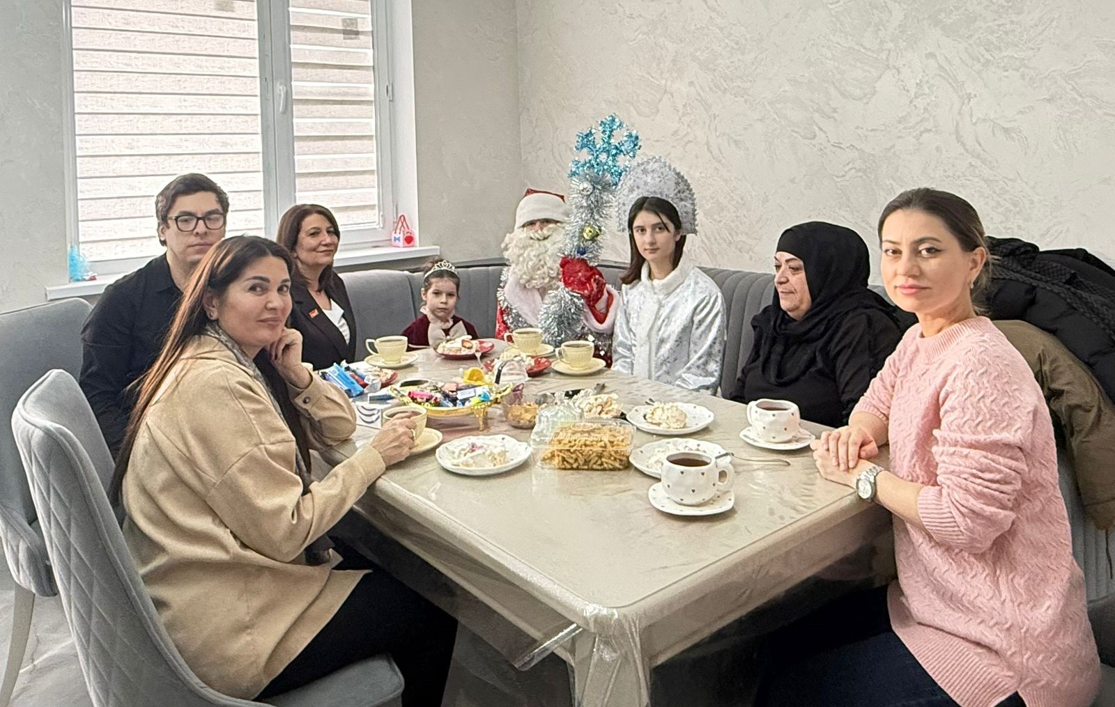 Директор Территориального Комплексного центра в Дербенте Исмаил Исмаилов исполнил мечту Медины – дочери погибшего участника специальной военной операции