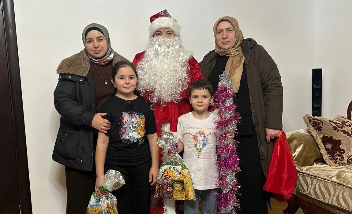 Маленьких подопечных Комплексного центра Гергебильского района поздравили с наступающим Новым годом