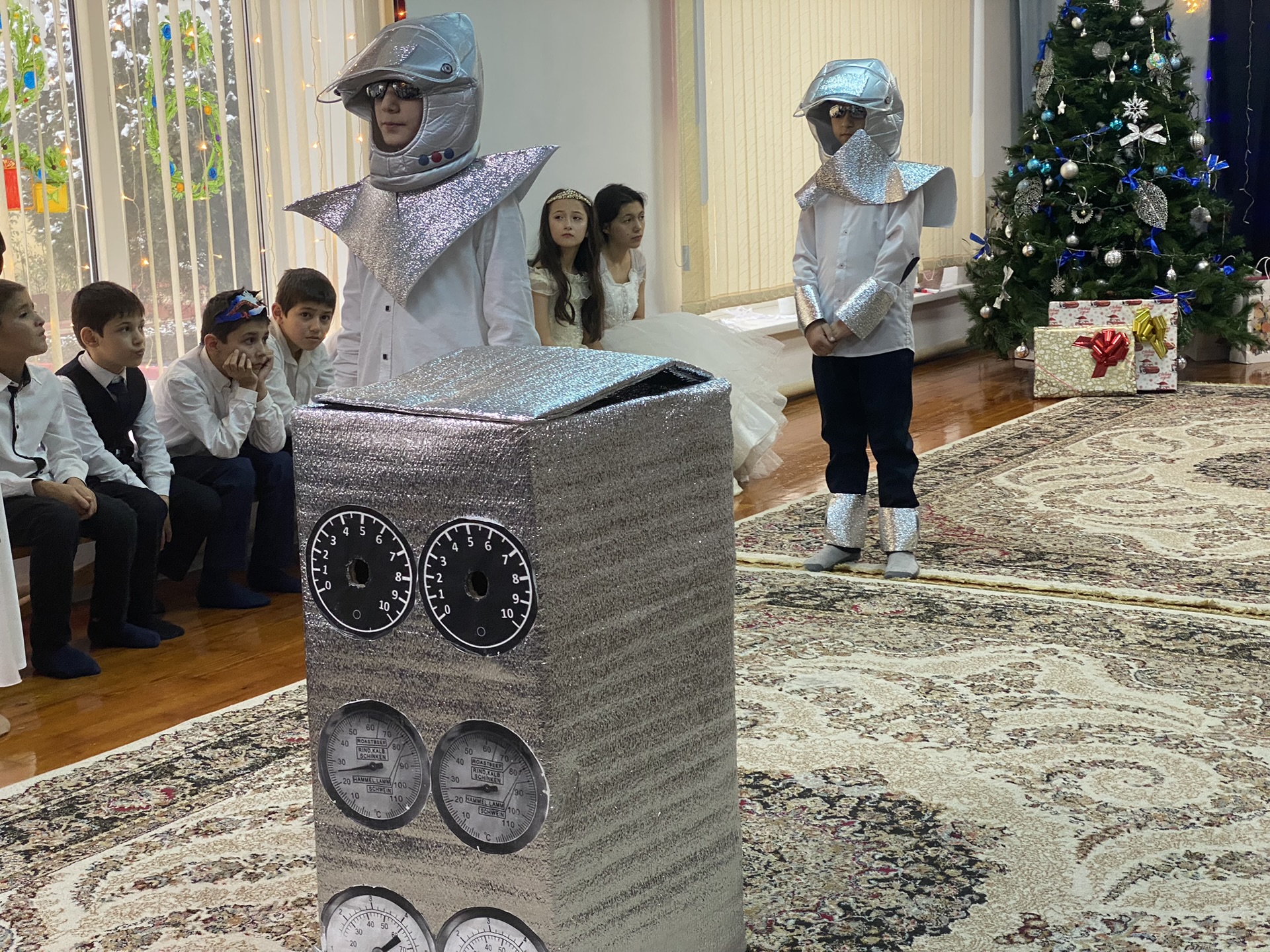 Дети из Социально-реабилитационного центра г. Кизилюрта перед Новым годом смогли окунуться в настоящий мир чудес