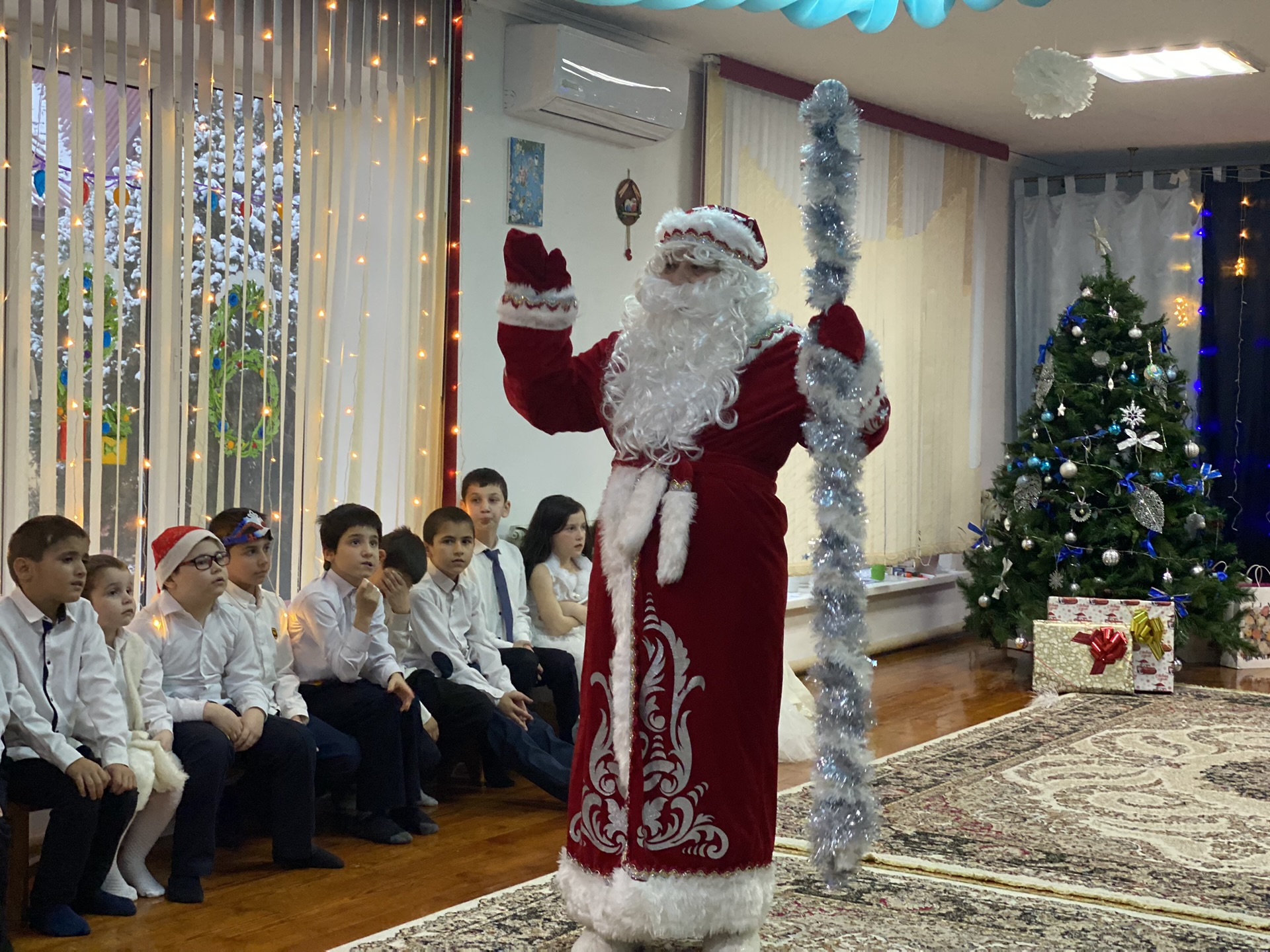 Дети из Социально-реабилитационного центра г. Кизилюрта перед Новым годом смогли окунуться в настоящий мир чудес