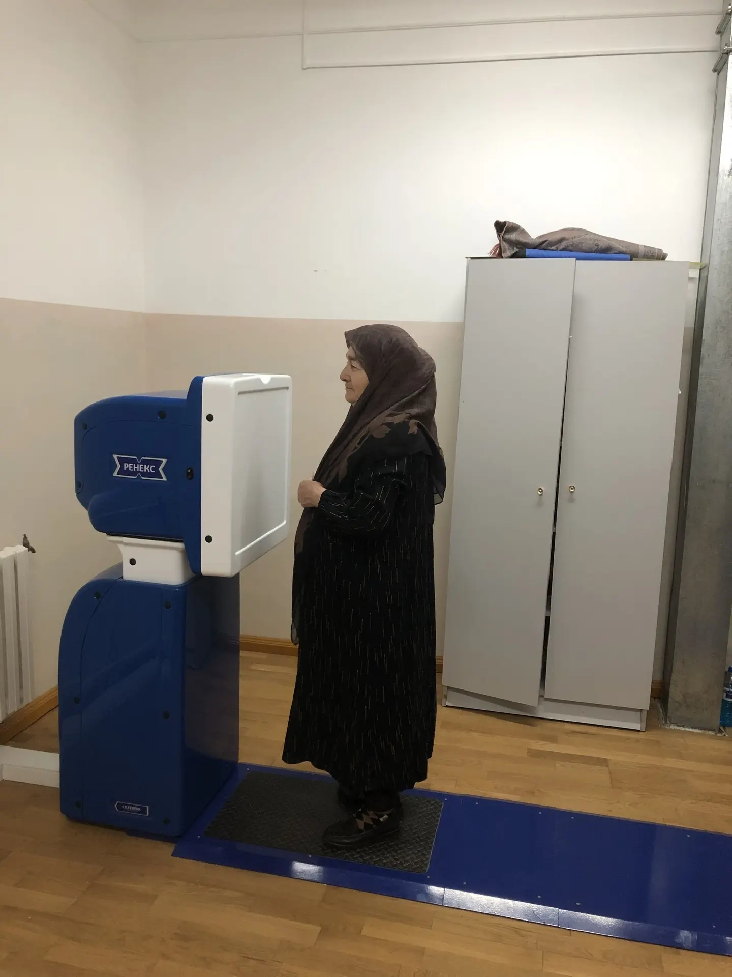 Мобильная бригада доставляет пожилых жителей Цумадинского района на медосмотры