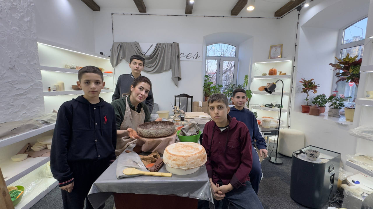 Эмоции на глине: как грант Главы Дагестана помогает подросткам в Дербенте обрести уверенность