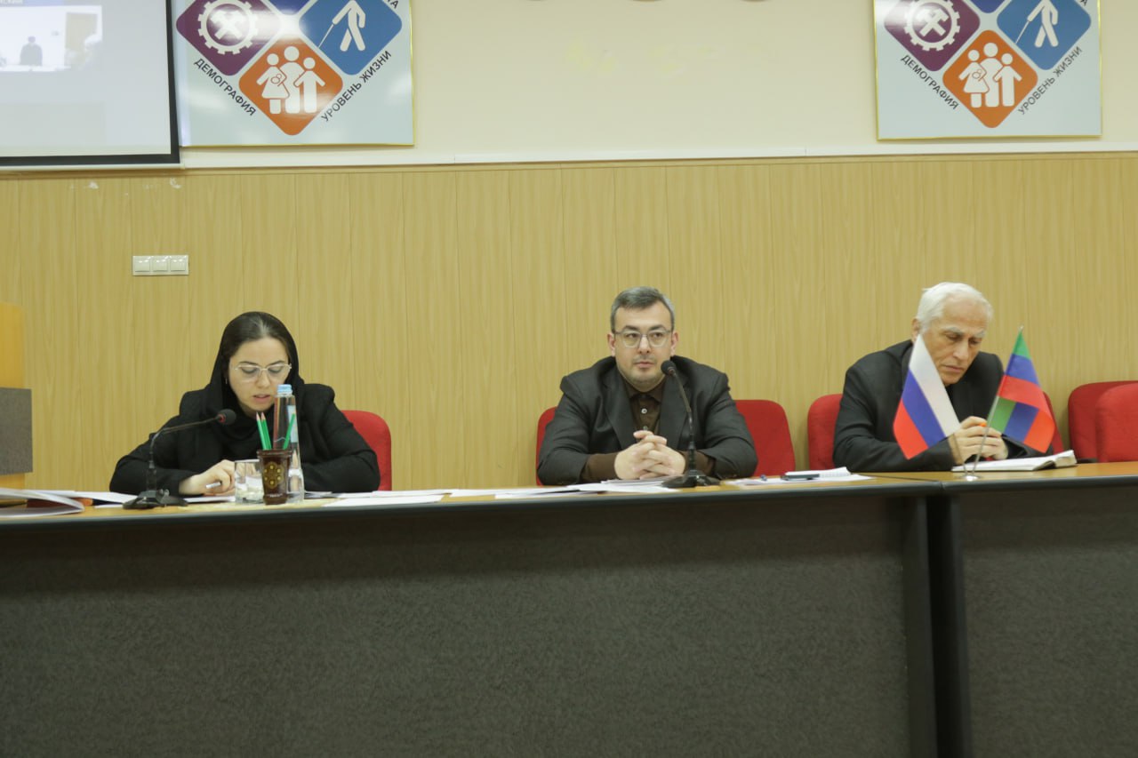 Магомедзагид Кихасуров провел расширенное рабочее совещание с руководителями подведомственных учреждений