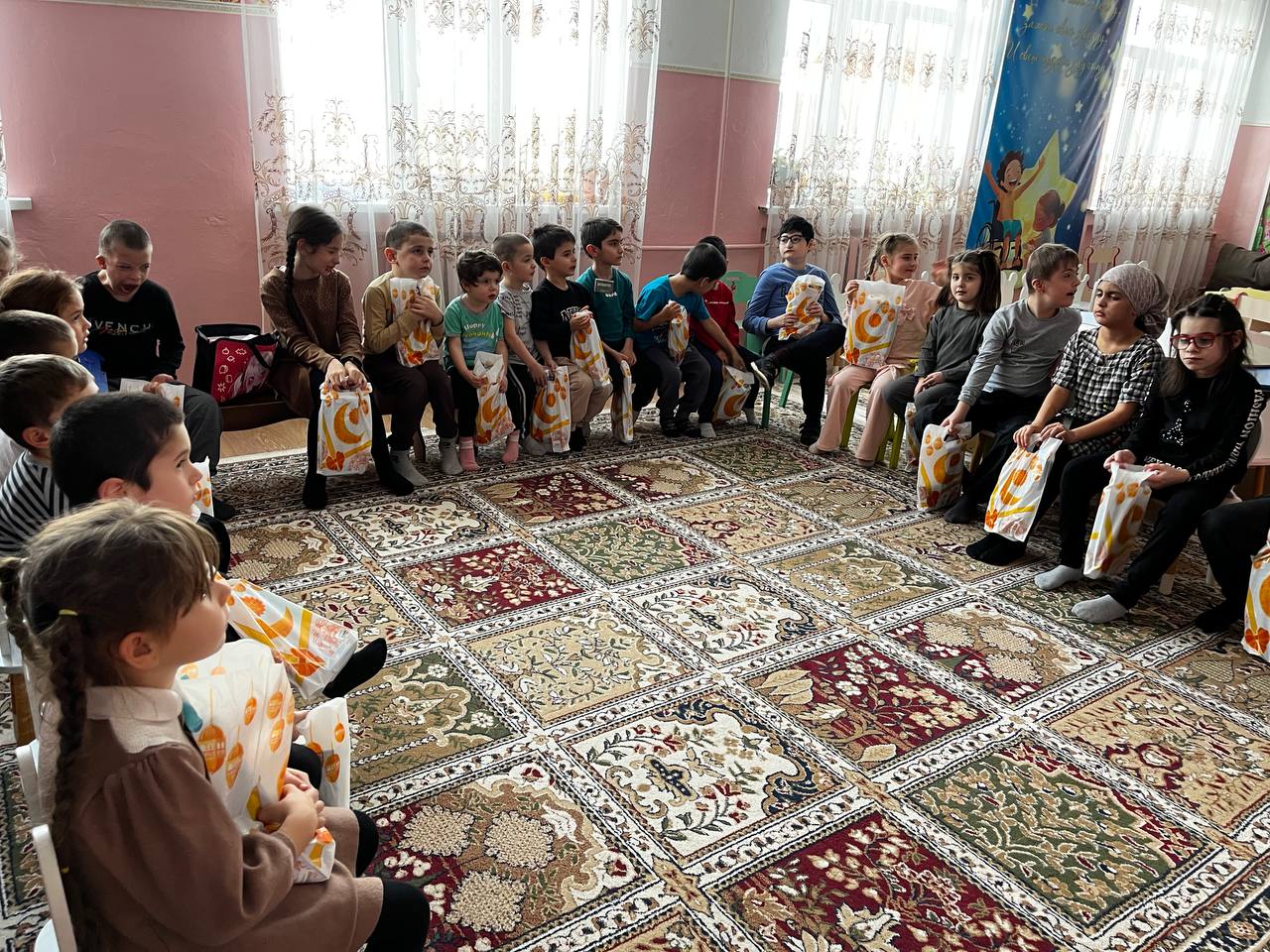 «Обнял крепко-крепко, будто боялся, что это сон»: встреча отца-героя и сына в центре реабилитации