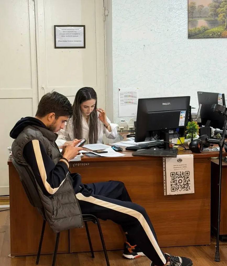 Территориальный центр занятости населения города Каспийска продолжает поддерживать участников СВО и их семьи