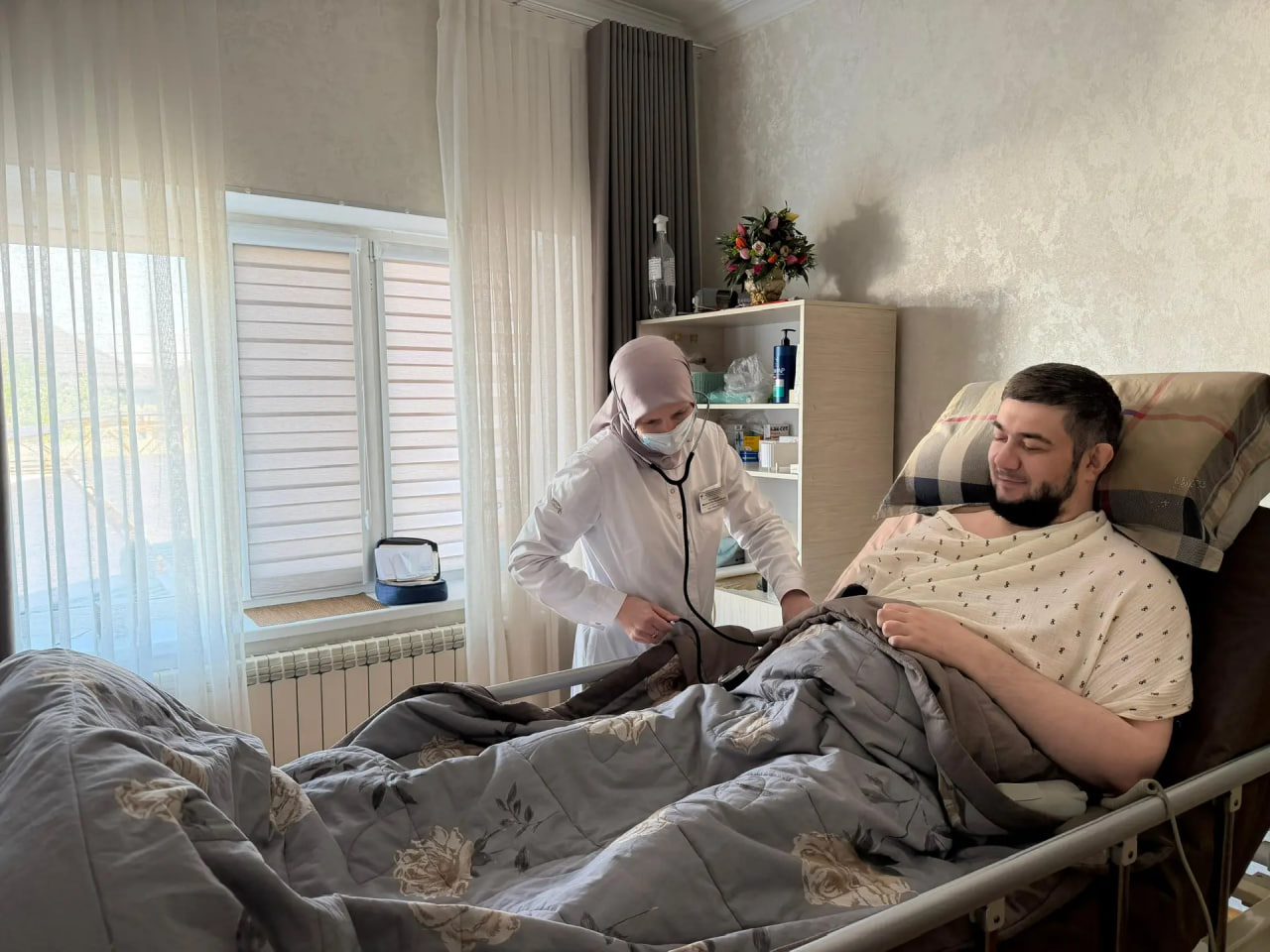 Мобильная бригада Минтруда РД помогла жителям посёлка Ленинкент старше 65 лет получить медпомощь на дому