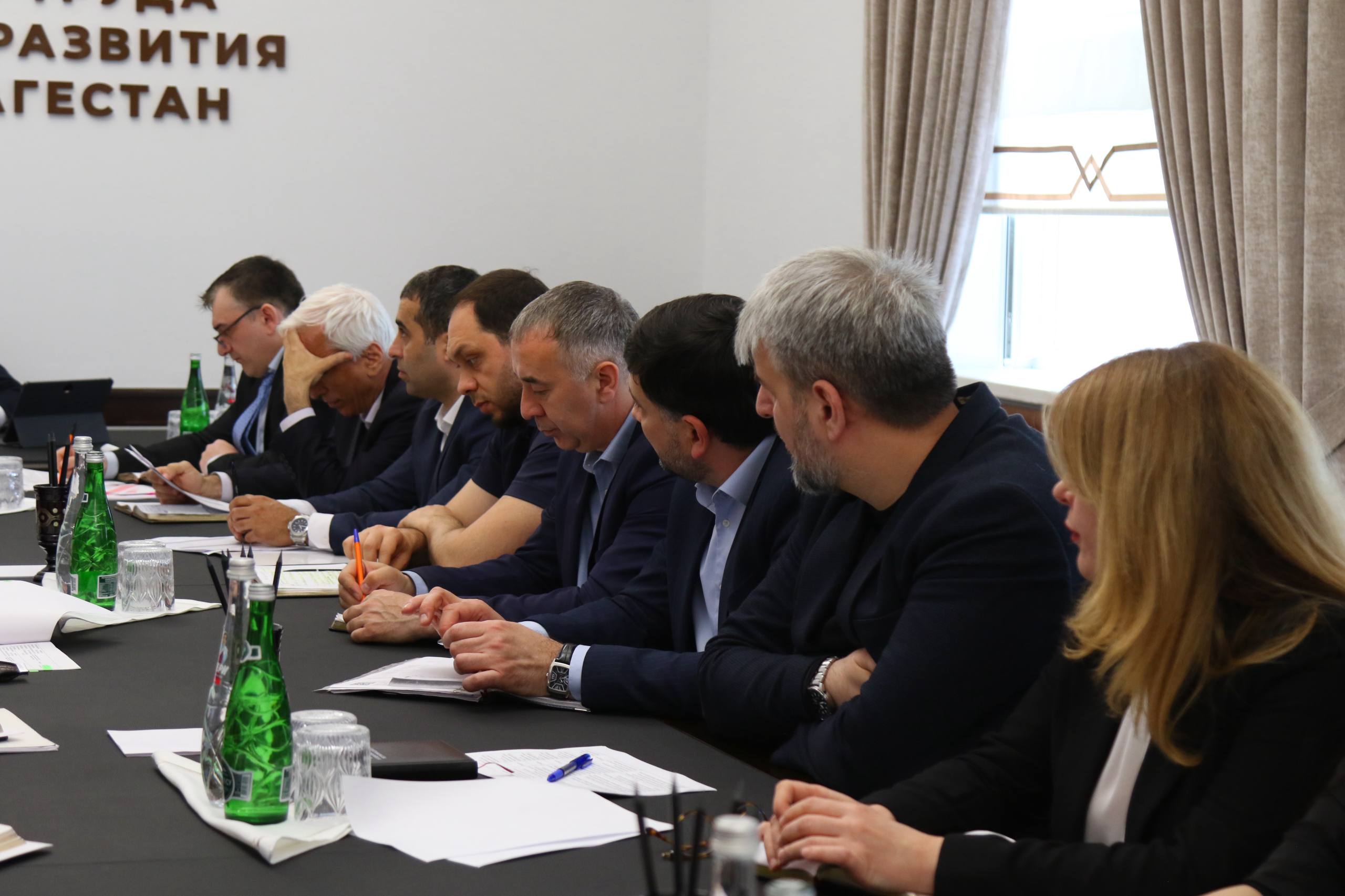 Магомедзагид Кихасуров провёл аппаратное совещание по ключевым вопросам Минтруда Дагестана