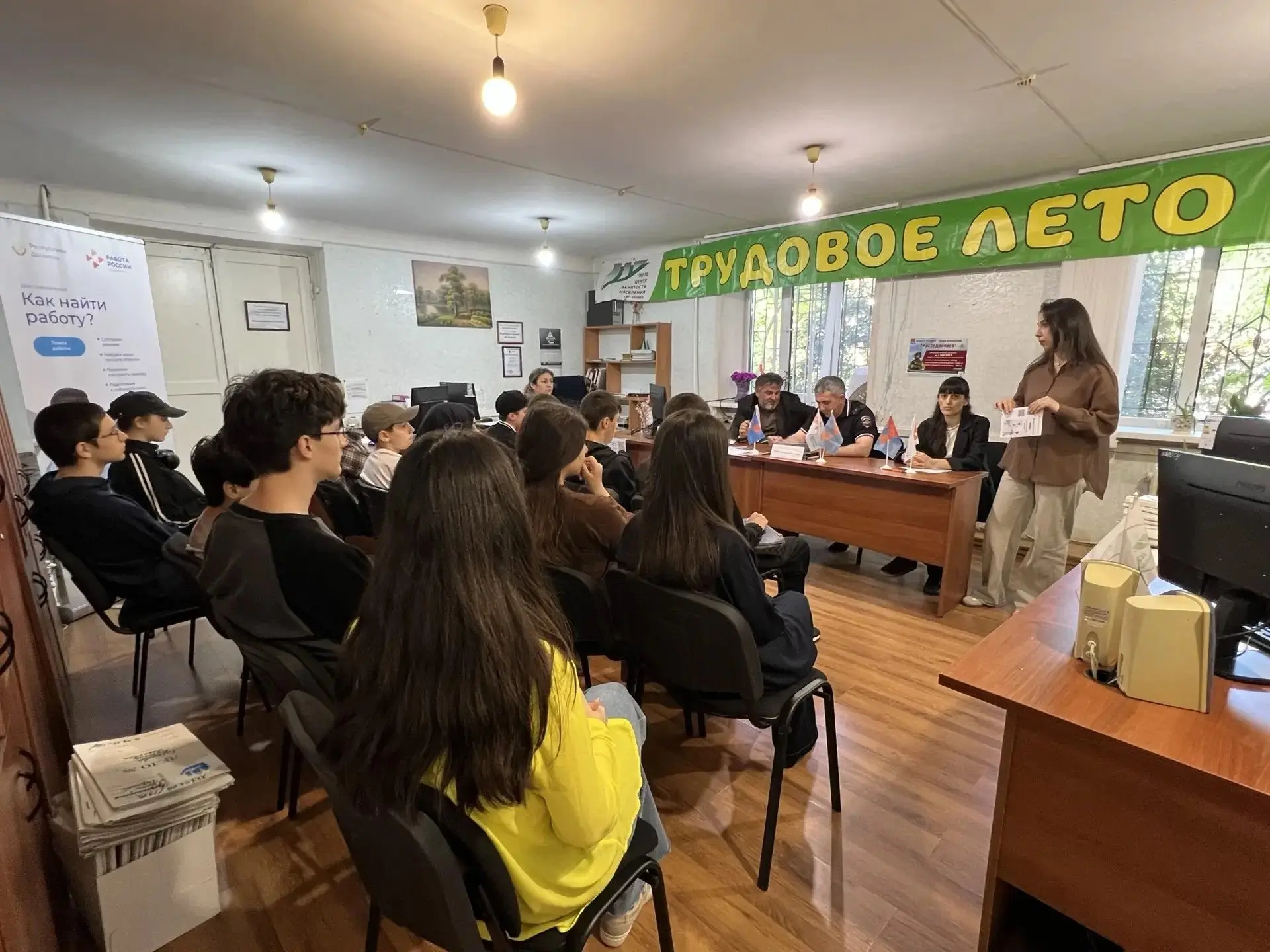 Ярмарка вакансий для подростков «Летняя занятость» прошла в Каспийск