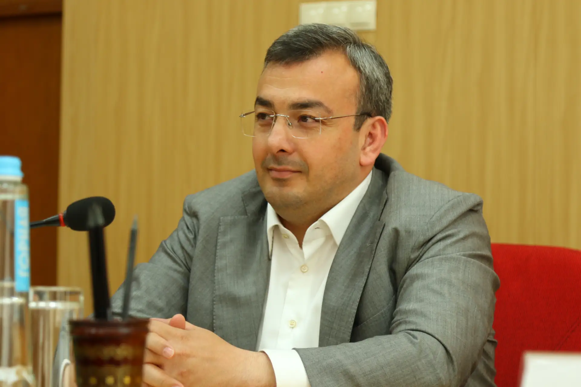 Абдурахман Махмудов поздравил коллектив Минтруда Дагестана с Днем социального работника