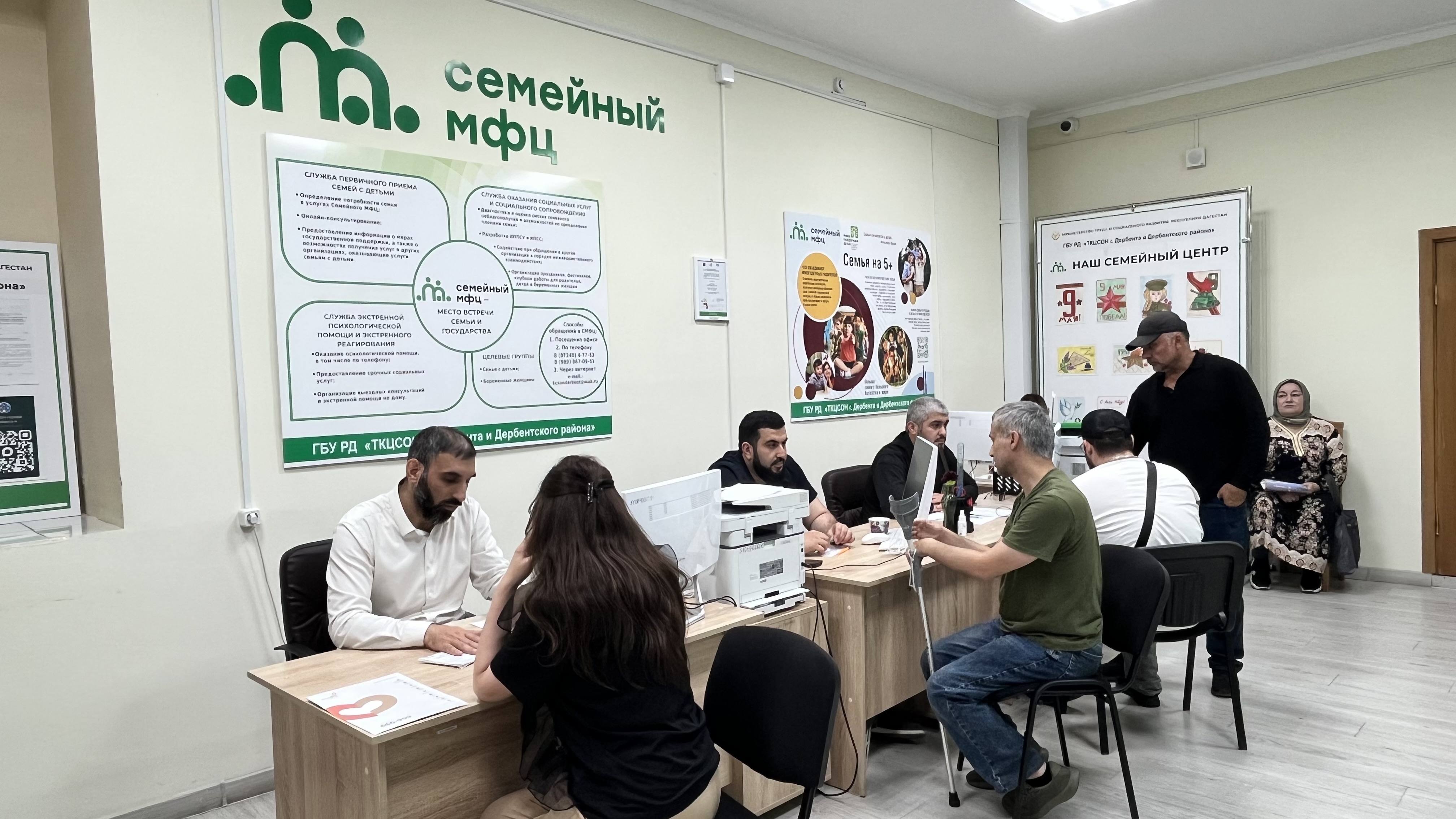 День правовой помощи семьям участников СВО прошёл в Семейном МФЦ Дербента