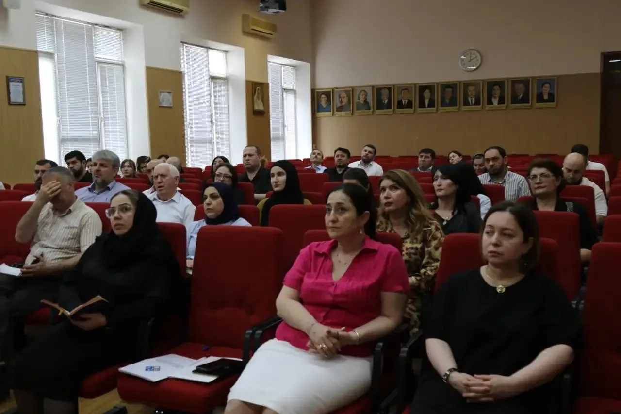 В Минтруда Дагестана обсудили взаимодействие с фондом «Защитники Отечества», выплаты военнослужащим и помощь пострадавшим от паводка