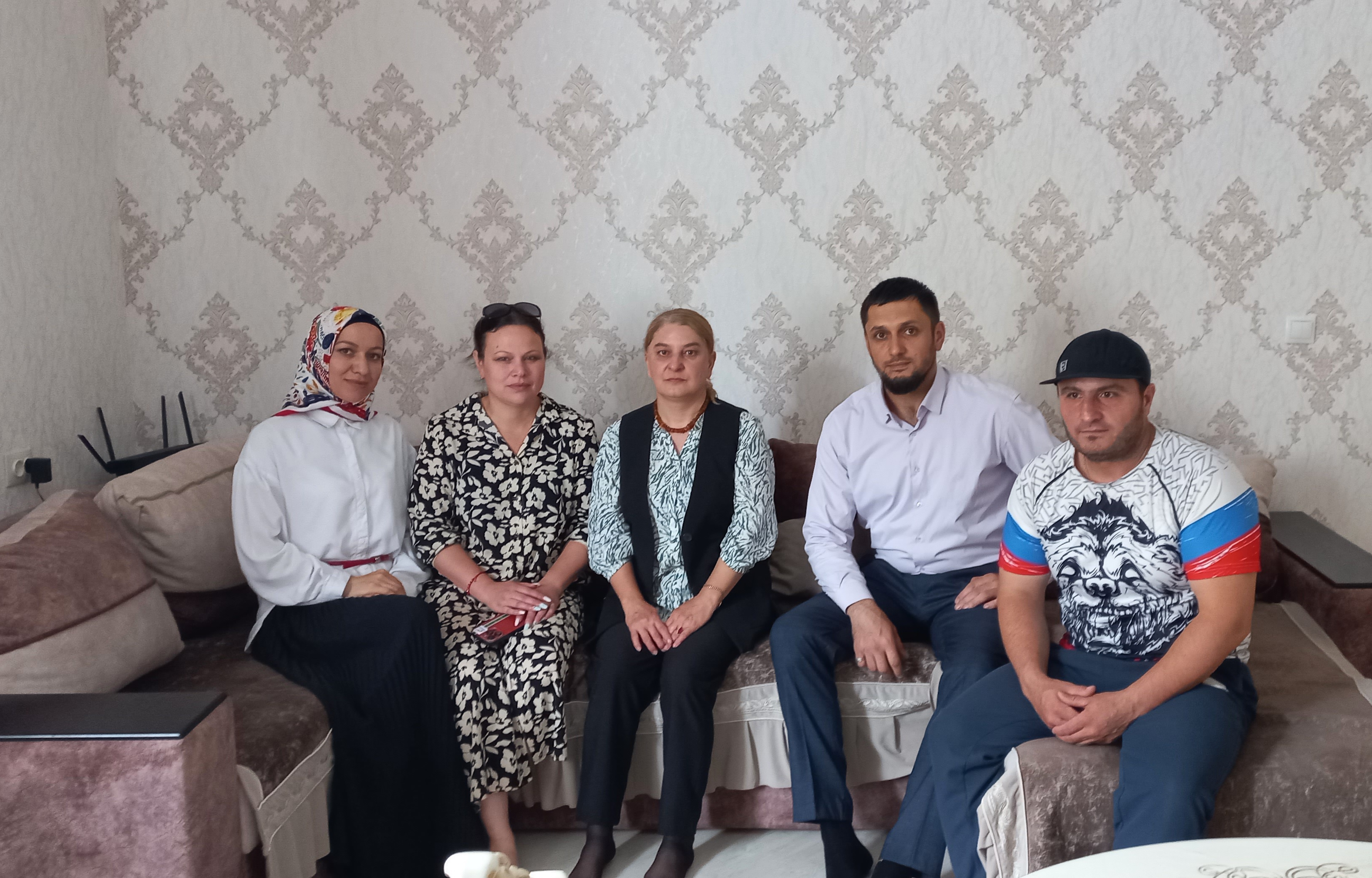В ПРЕДДВЕРИИ ДНЯ СЕМЬИ, ЛЮБВИ И ВЕРНОСТИ СПЕЦИАЛИСТЫ РЦДПОВ АХТЫНСКОГО РАЙОНА НАВЕСТИЛИ СЕМЬИ УЧАСТНИКОВ И ПОГИБШИХ СВО
